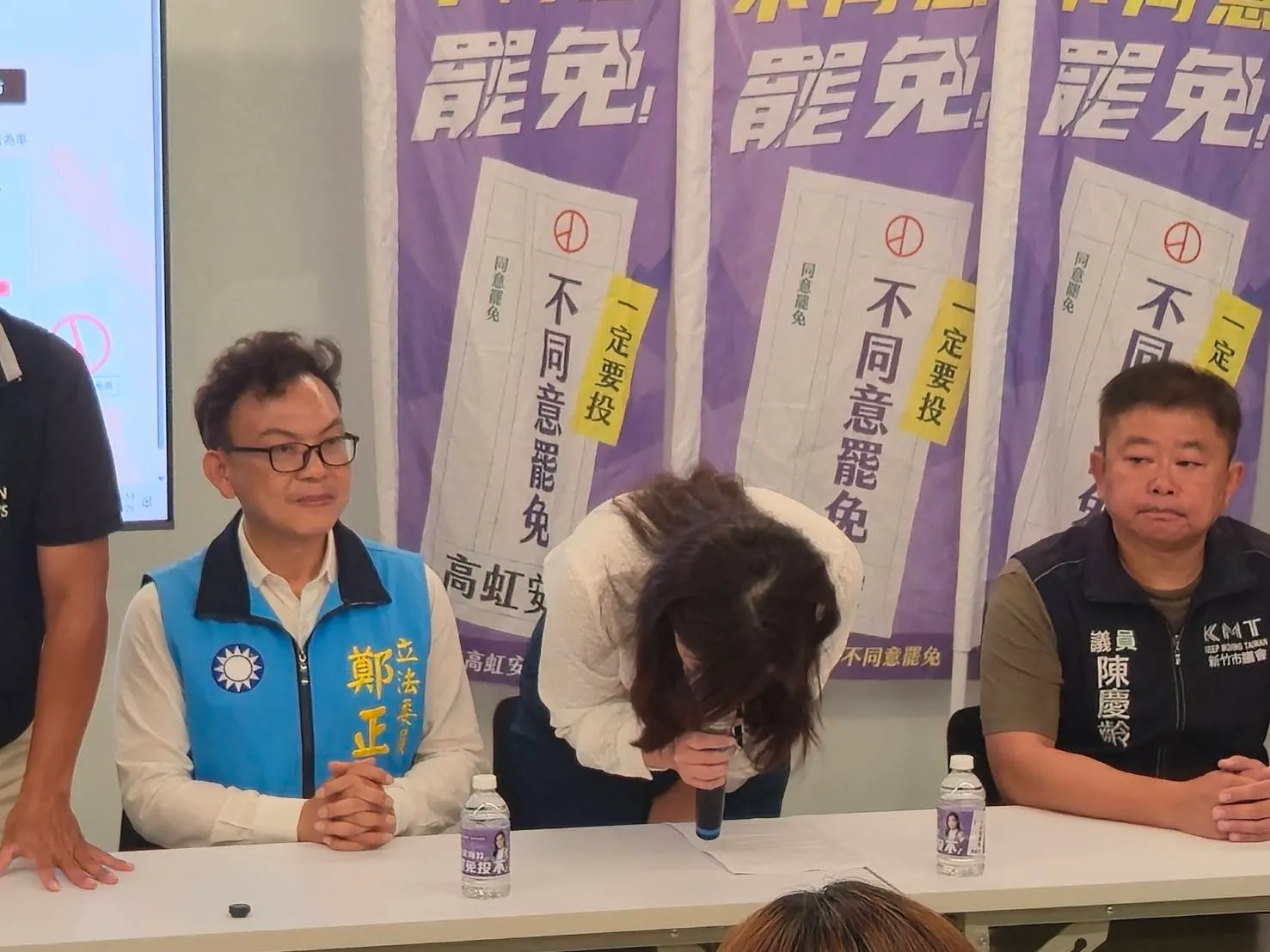 新竹市長高虹安深深一鞠躬，向每一位在這段時間挺身而出的市民朋友表達最誠摯的感謝。（圖／方詠騰攝）