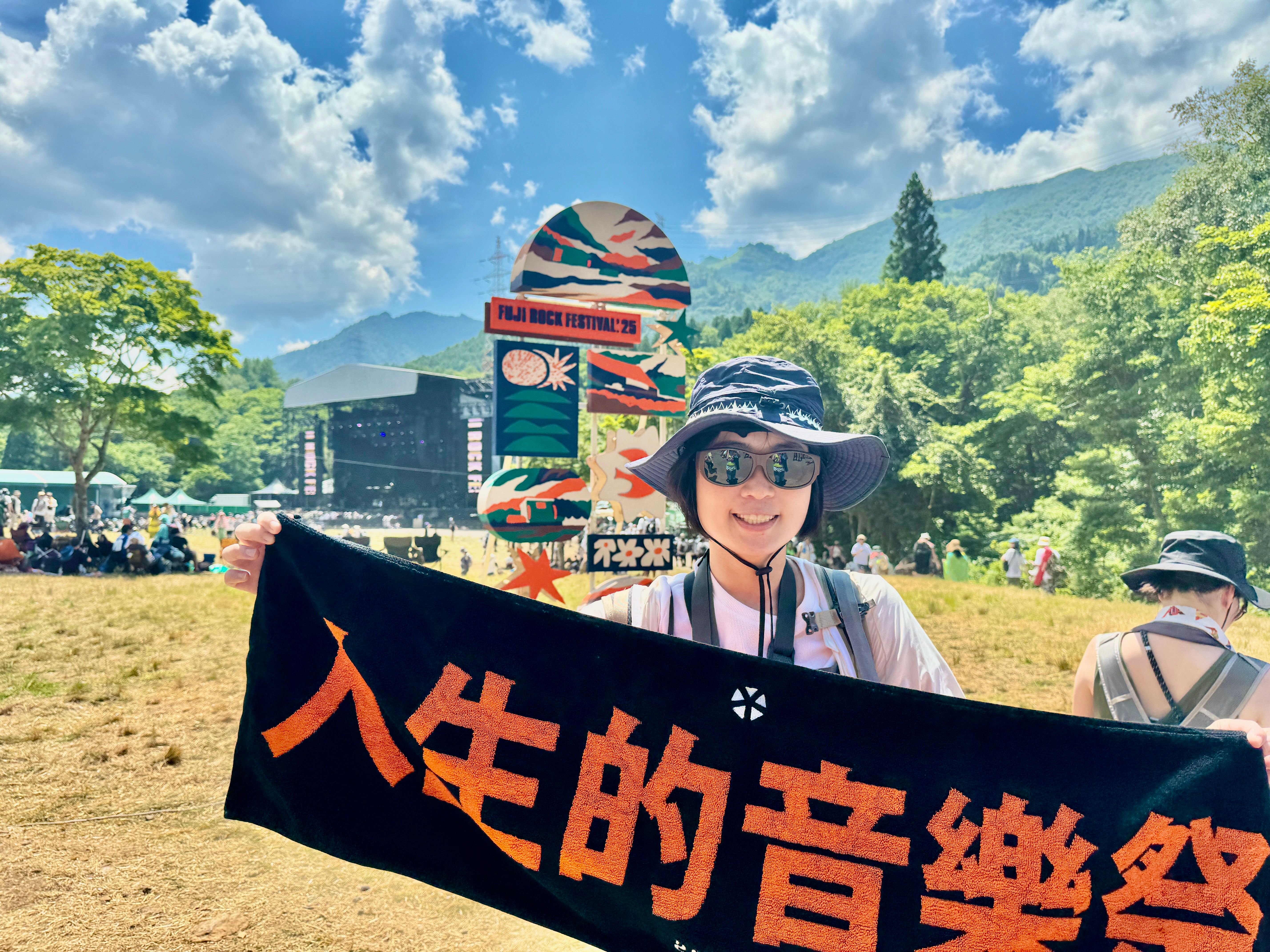 昨年サマーソニックを経験し、今年初めてフジロックに挑戦した沙發さん。台湾との演出の違いに驚いたと語る。黃信維