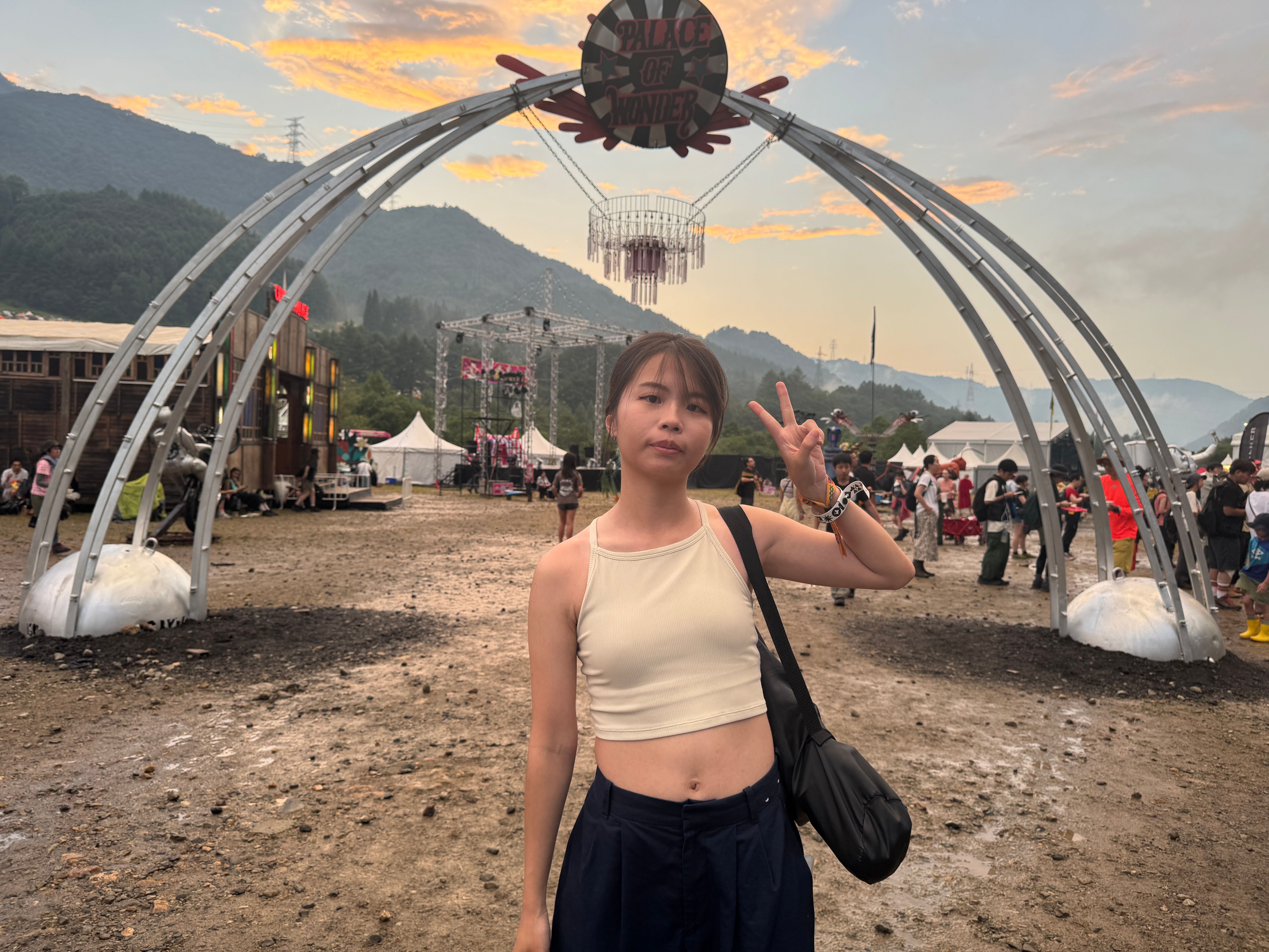 衝動的にチケットを購入し初参加した李妍緹さん。台湾バンド「落日飛車」のライブを再び聴けたことに感激。黃信維