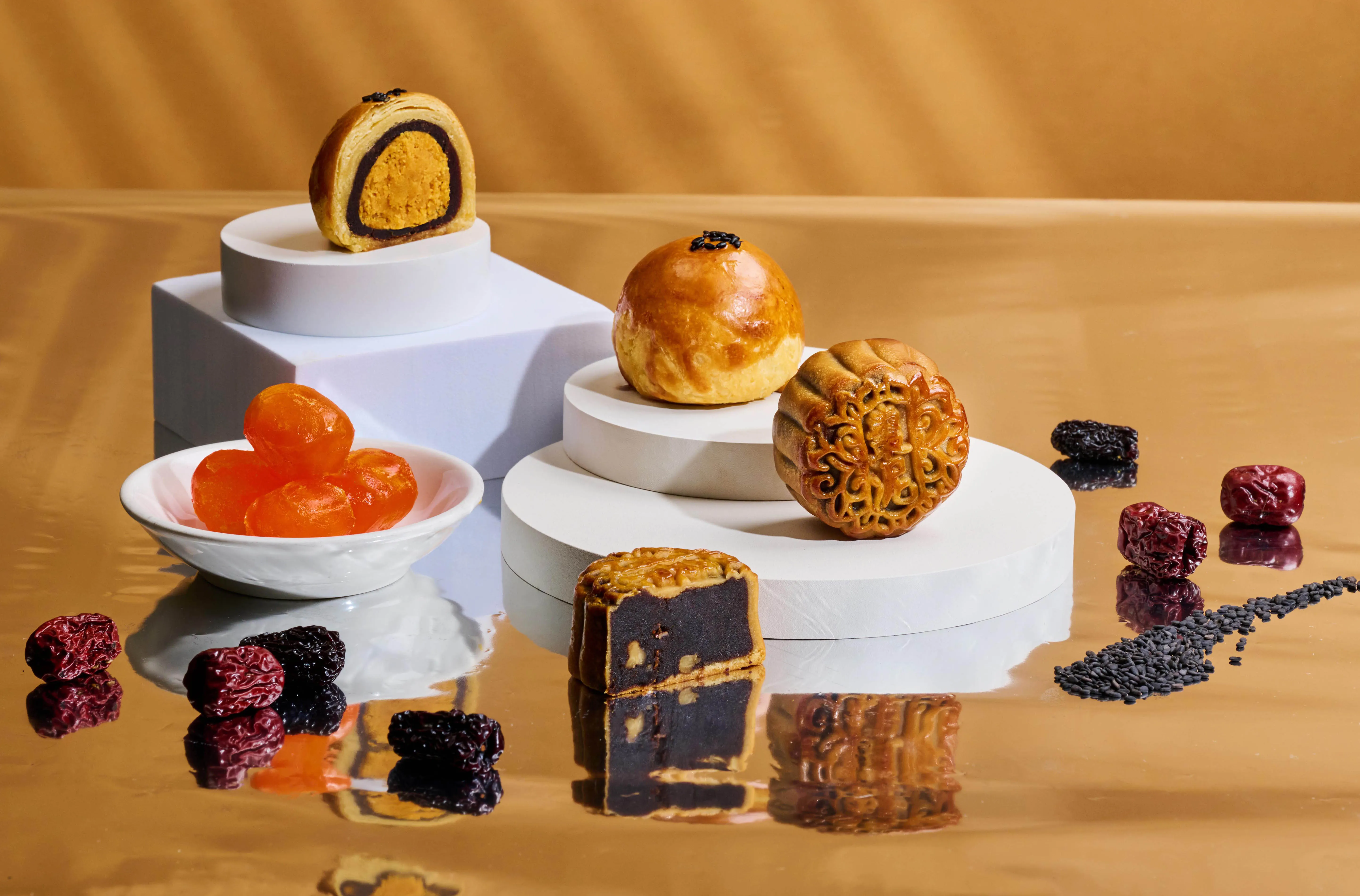 大直維多麗亞酒店-「蛋黃酥」及「棗泥核桃」(圖_大直維多利亞酒店提供)