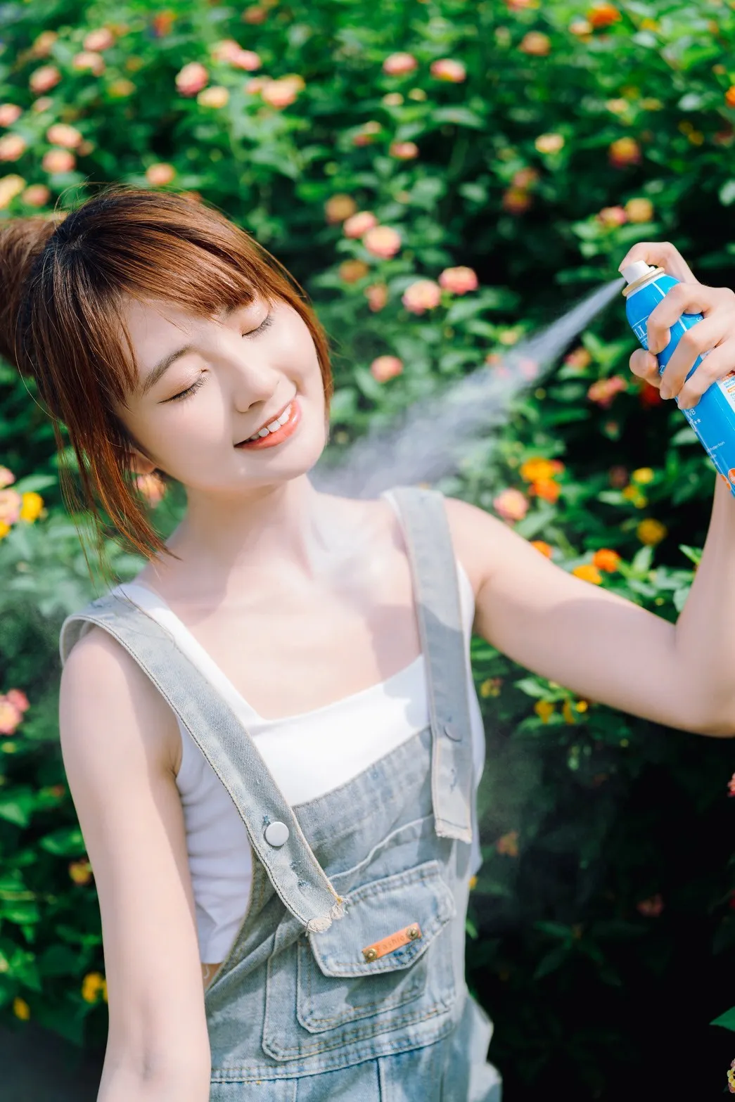 SHILLS很耐曬防曬噴霧保濕藍冰鎮款噴上瞬間降溫。（圖：SHILLS舒兒絲提供）