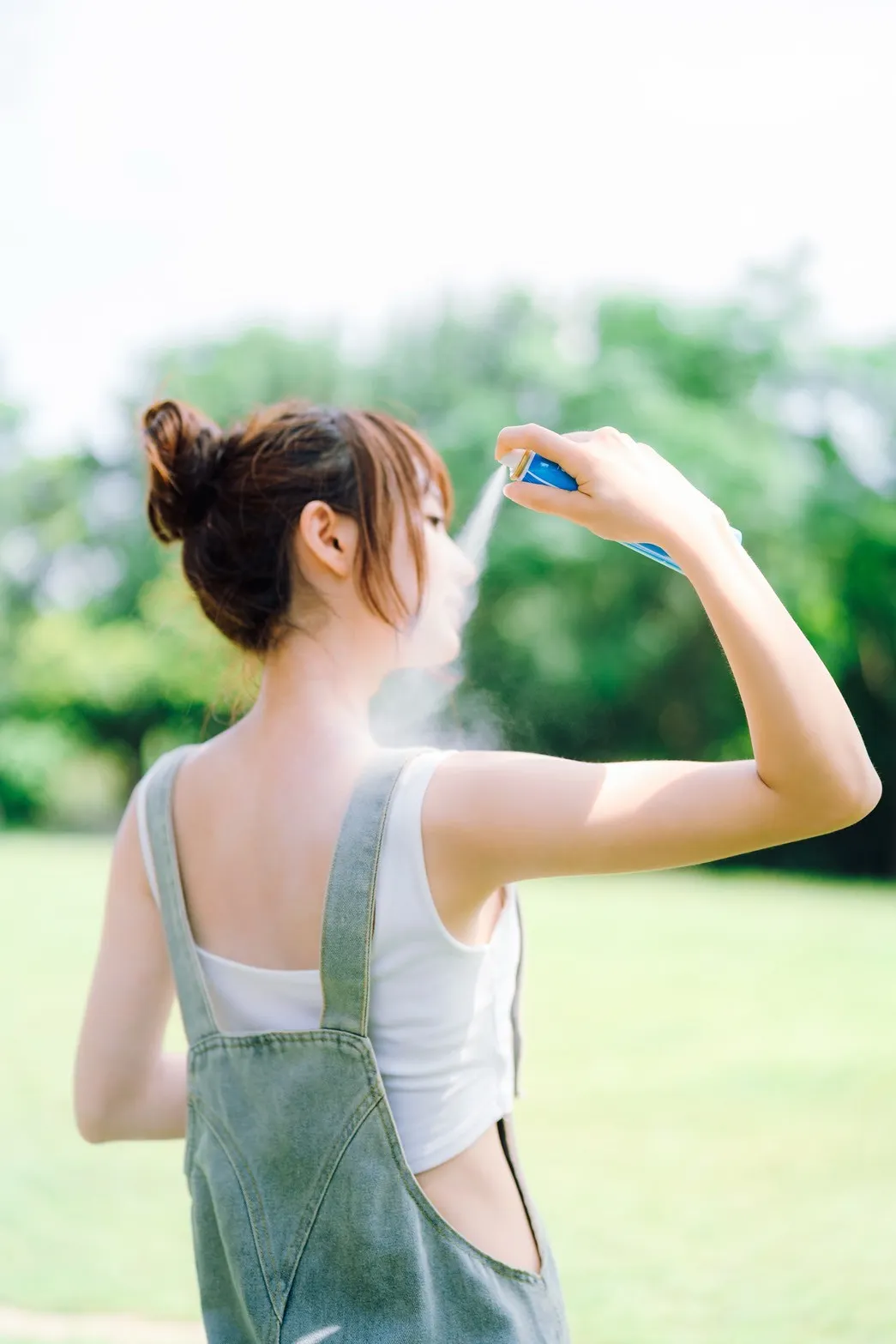 SHILLS很耐曬防曬噴霧360度大面積正噴倒噴不卡卡。（圖：SHILLS舒兒絲提供）