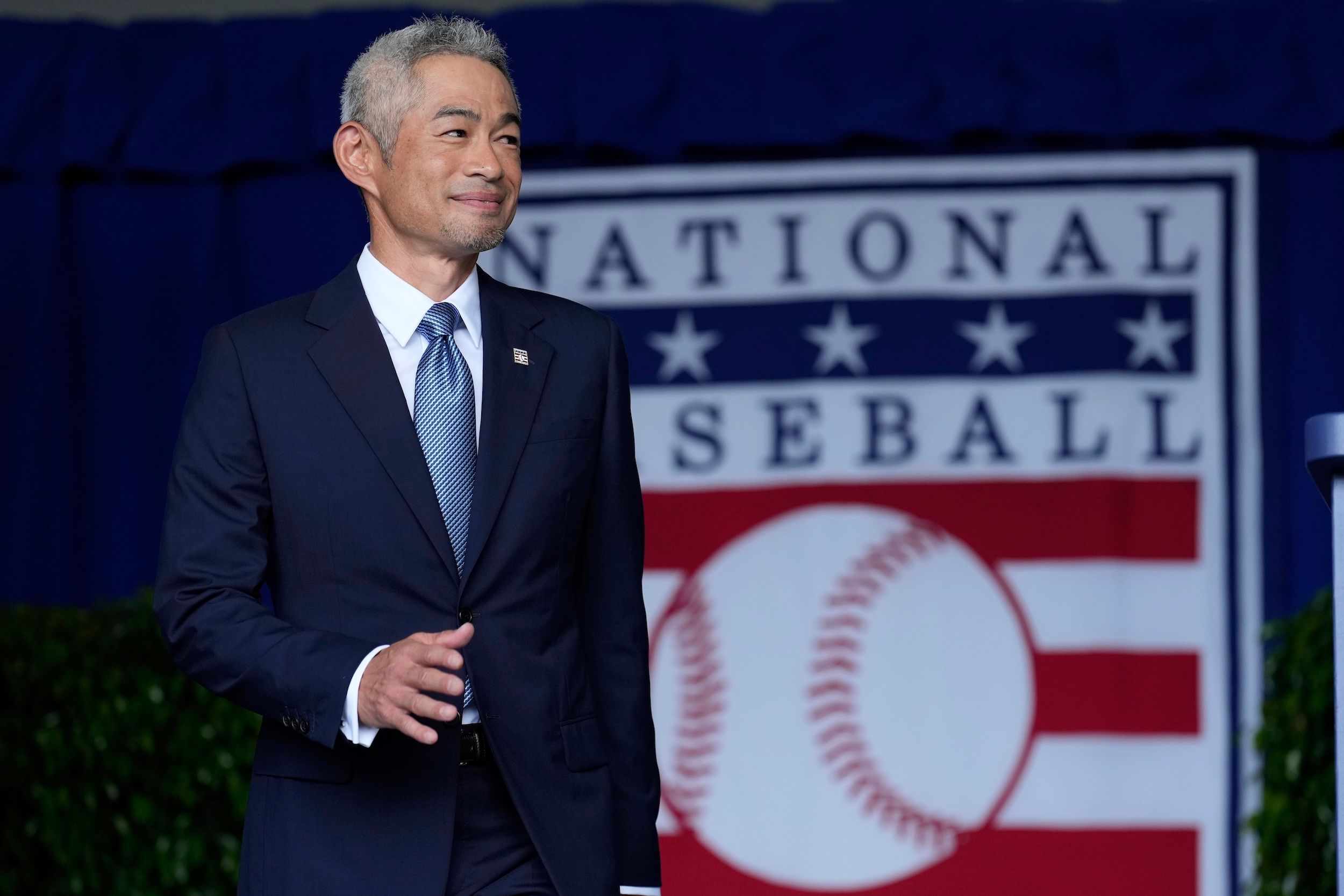 2025年7月26日、入選棒球名人堂的鈴木一朗在古柏鎮發表談話。（美聯社）