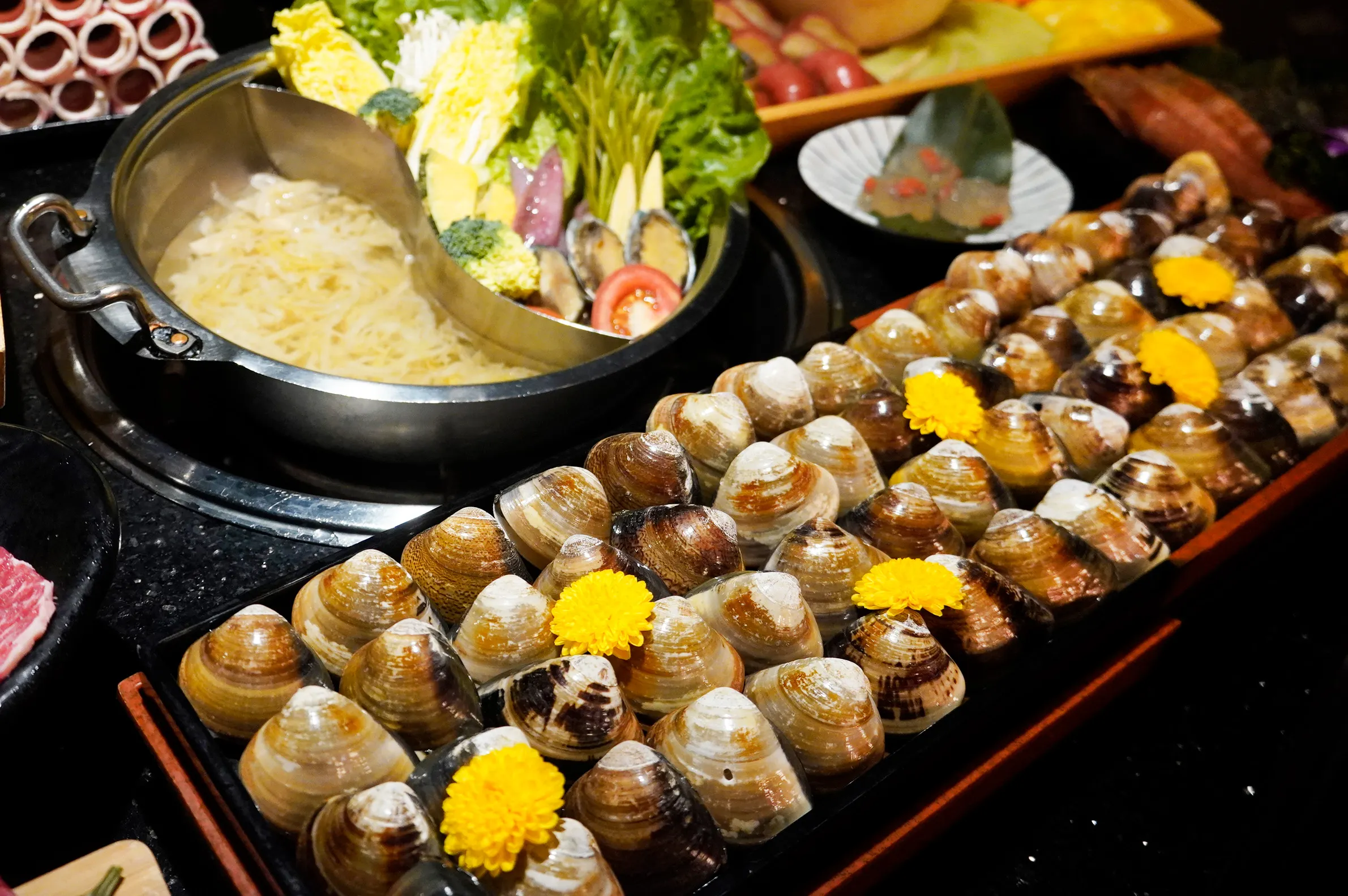 新馬辣、馬辣壽星或對中幸運數字，XXL大蛤吃到飽（圖／馬辣集團提供）