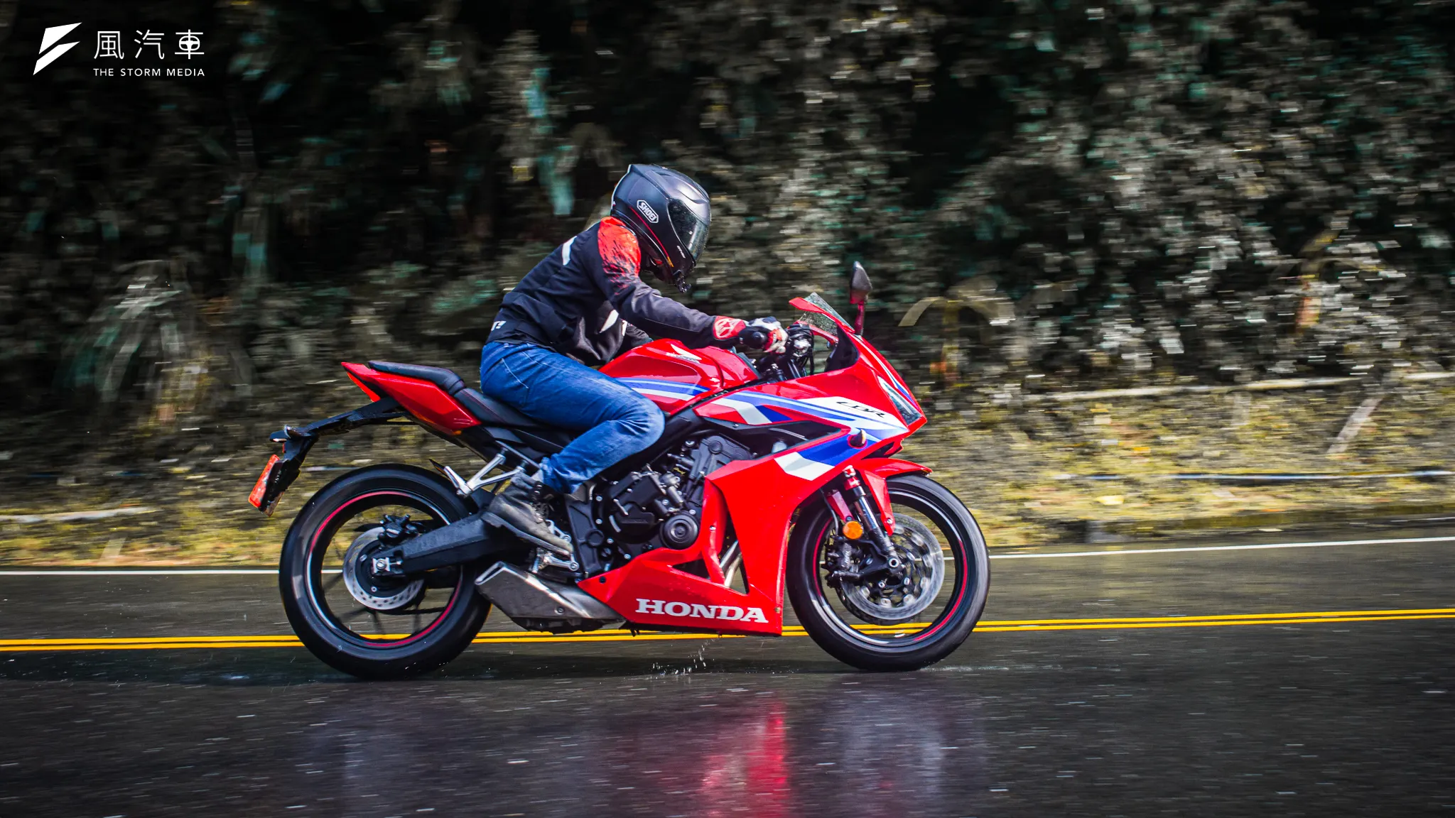 CBR650R E-Clutch 保留了打檔車的迷人之處，並讓騎士可以自由選擇騎乘風格。