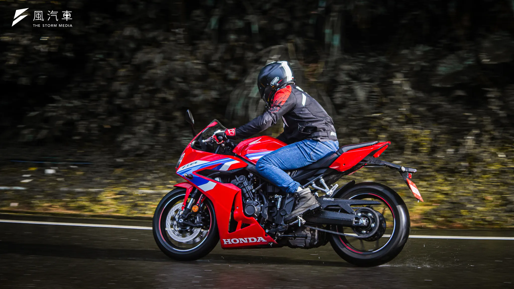 究竟 E-Clutch 值不值得花2萬升級？我相信會考量CBR650R的客群多以新人或是想簡單持有紅牌重機，這點錢能夠省下日後非常多困擾，讓你騎得更長久。