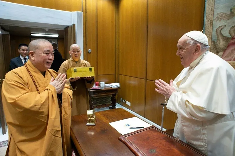 釋永信率僧侶團隊與教宗方濟各會面。（梵蒂岡新聞網X帳號）