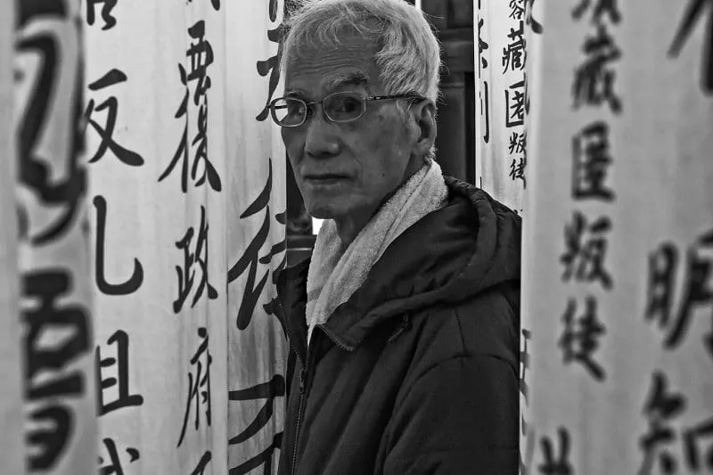 在綠島留下身影的白髮紅帽子政治受難人吳俊宏