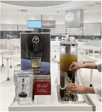 ChatGPT 說： 茅乃舎は、夏の水分補給を提案する新たな試みとして、店内に初の「冷たい飲むだし」給水スポットを設置する。茅乃舎