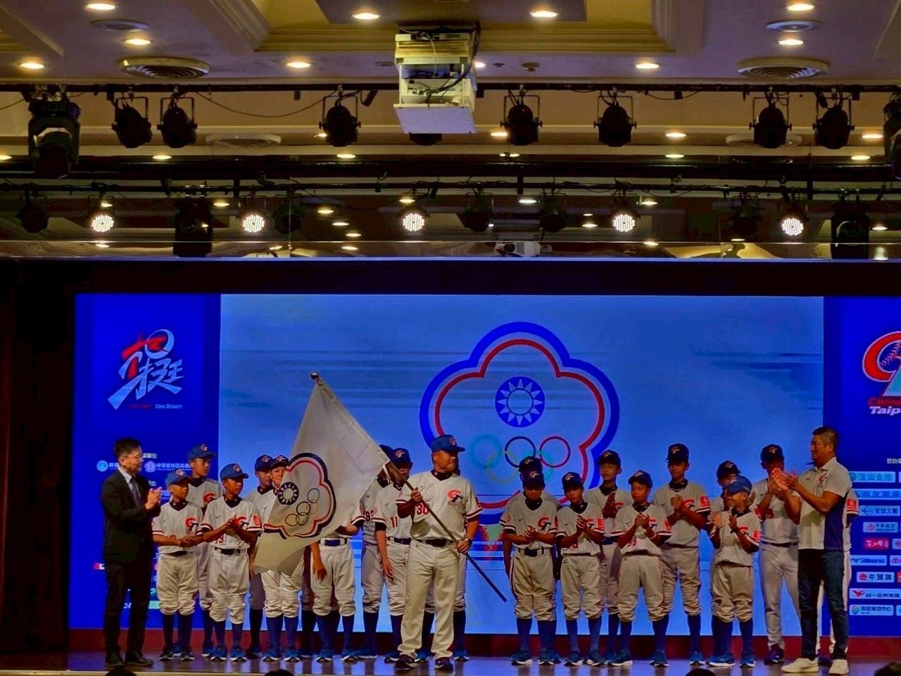 U12總教練執旗。(圖/臺南市政府體育局)