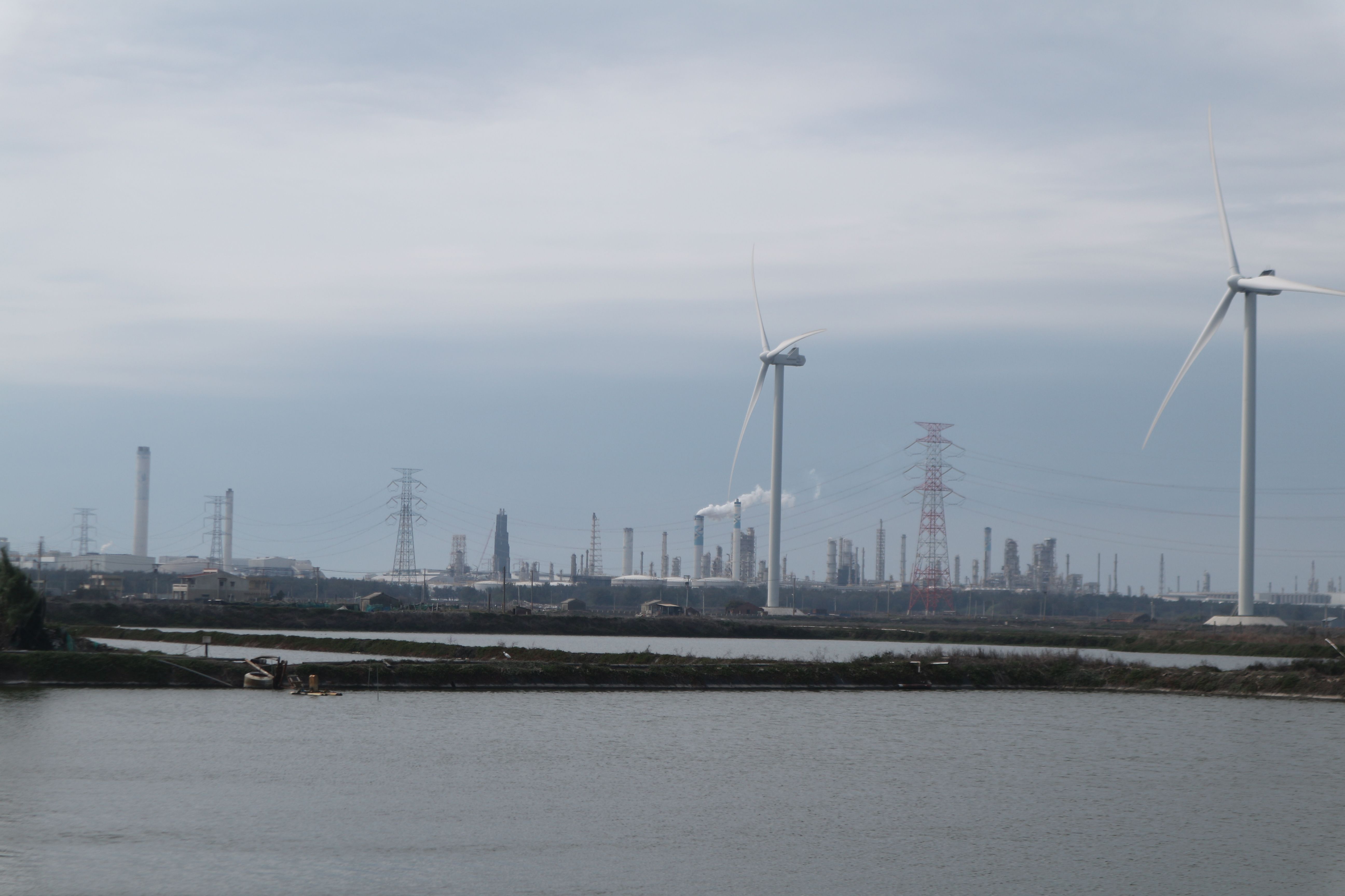 麦寮専門企画、麦寮海風村、六軽、風力発電。（羅立邦撮影）