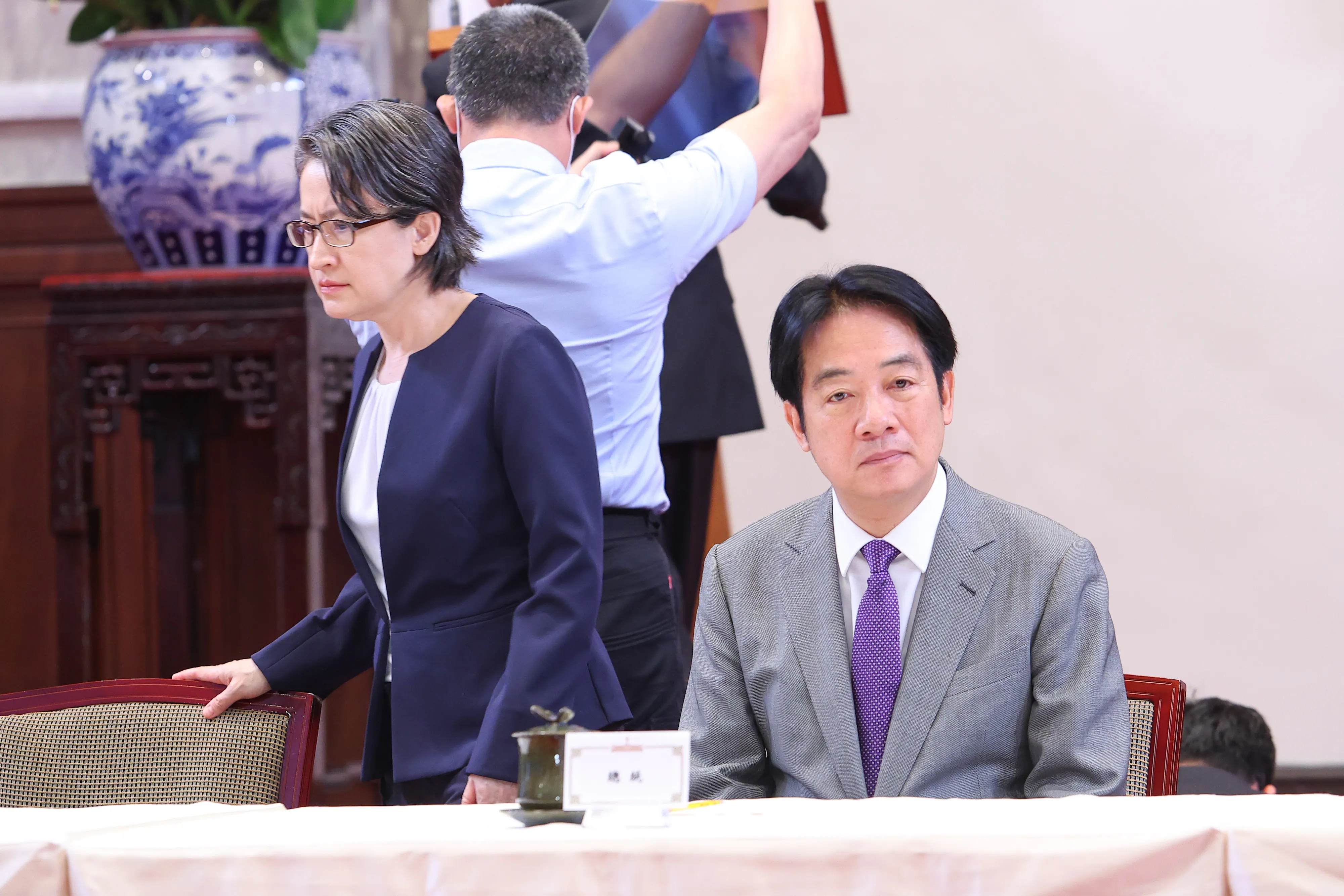 20250801-總統賴清德（右）、副總統蕭美琴（左）1日召開「因應美國對等關稅政策」記者會。（顏麟宇攝）