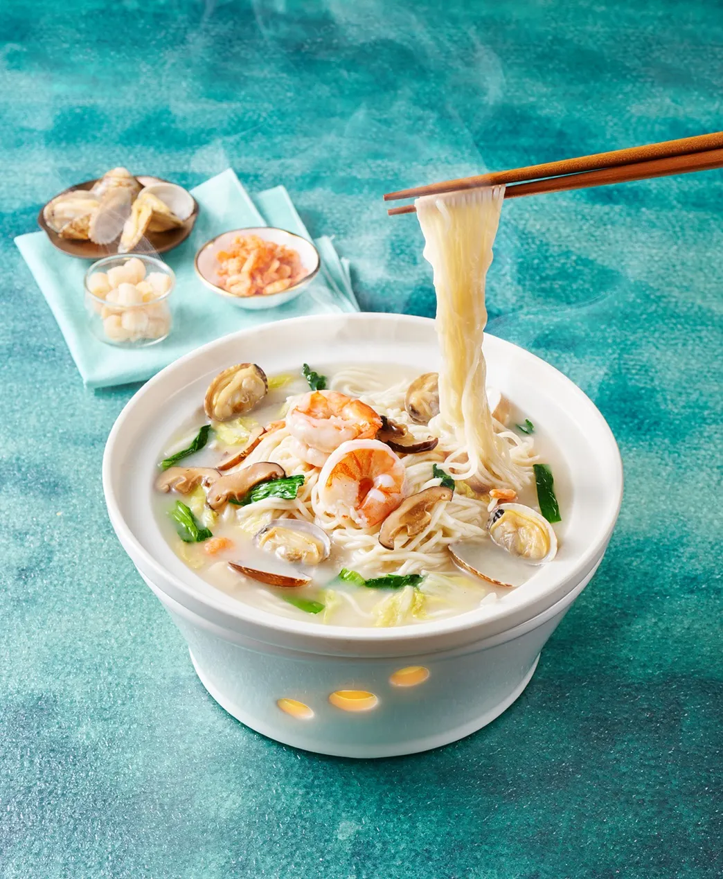 「莆田」邀請民眾8/8-8/10，一起在門店為父親烹煮海鮮滷麵。（圖／王品集團提供）