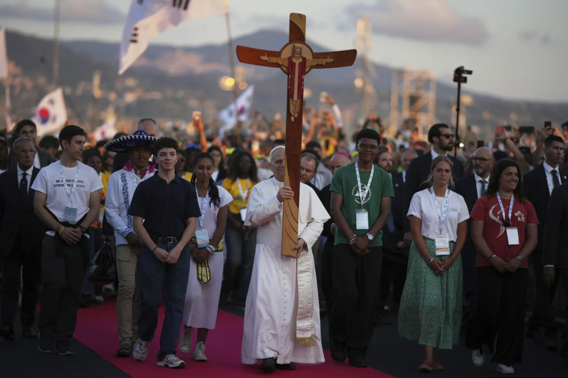 2025年8月2日，教宗良十四世（Pope Leo XIV）在義大利羅馬托爾維爾加塔（Tor Vergata）主持「禧年青年日」（Jubilee of Youth）閉幕彌撒。（美聯社）