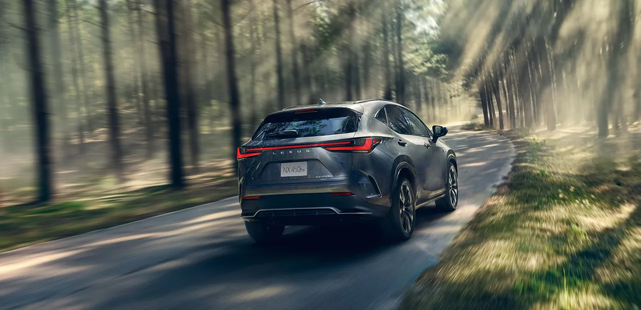 ▲Lexus品牌展現雄厚實力，NX以877輛穩穩鎮守亞軍，UX則以527輛緊追其後，展現豪華SUV的強大買氣。圖為Lexus NX。（圖／Lexus）