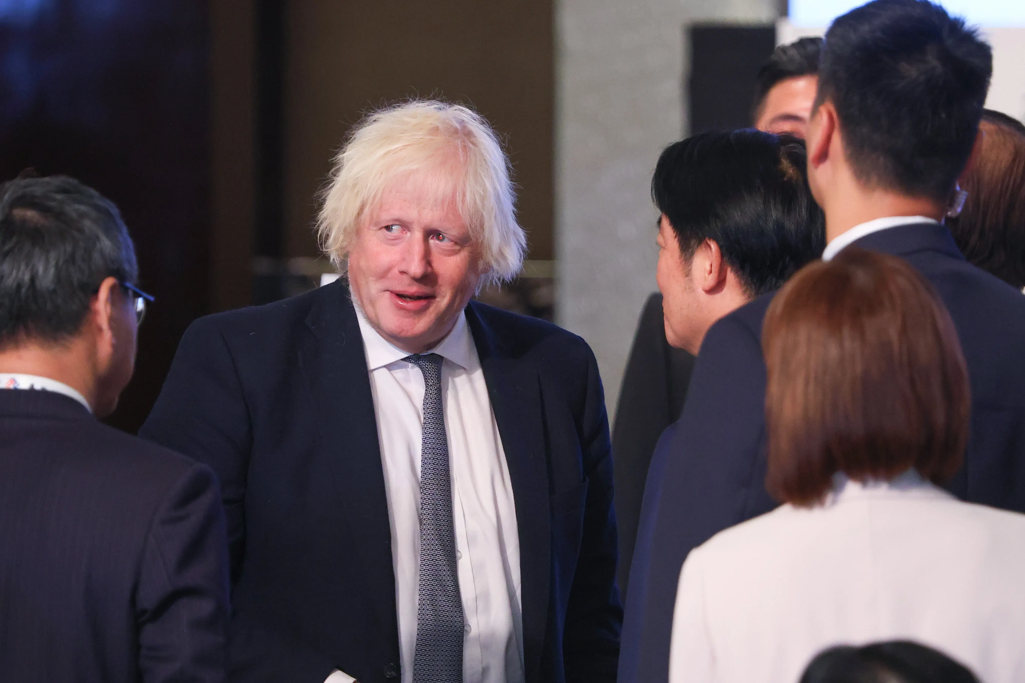 20250805-總統賴清德（右）、前英國首相強森（Rt. Hon. Boris JOHNSON，左） 5日出席「凱達格蘭論壇：2025印太安全對話」開幕式。（顏麟宇攝）