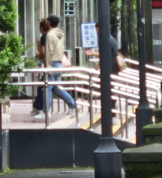 20250805-調查局聯合專案小組於2025年7月26日上午8時許將涉嫌台積電2奈米晶片案的陳姓嫌疑人（淺色上衣者）移送台北市博愛路台灣高檢署。（林益民攝）