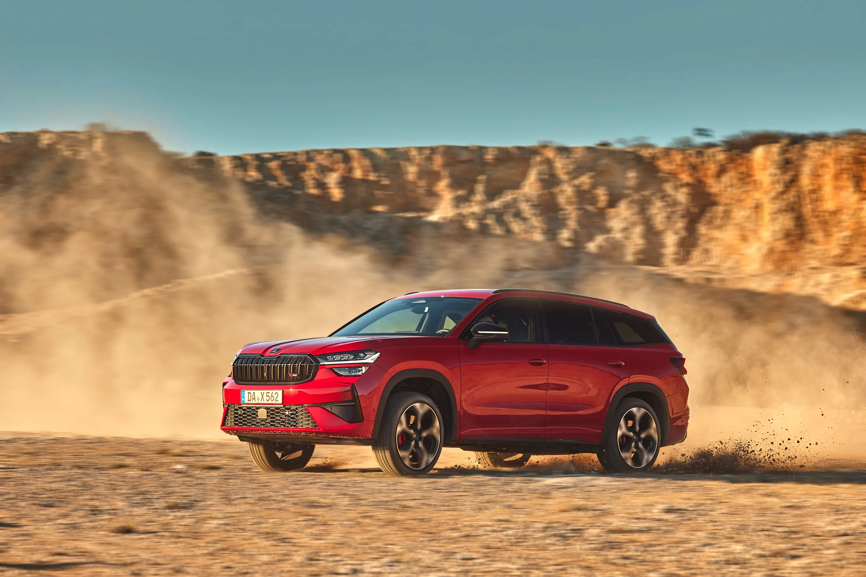 全新Kodiaq RS搭載DCC Plus升級版主動懸吊，與Haldex 4x4智慧四驅系統，無論都會穿梭或賽道馳騁，皆能提供卓越操控表現與駕馭信心。（Škoda Taiwan提供）