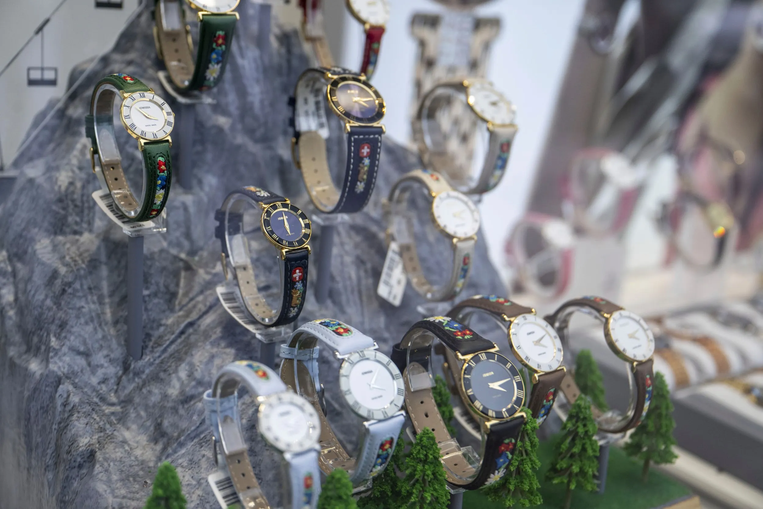 瑞士知名鐘錶品牌Swatch的展示櫃。（美聯社）