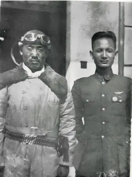 ▲劉粹剛烈士（左）於民國二十六年在南京總站拍攝【圖文：國防部史政 局編印《劉粹剛烈士傳》】