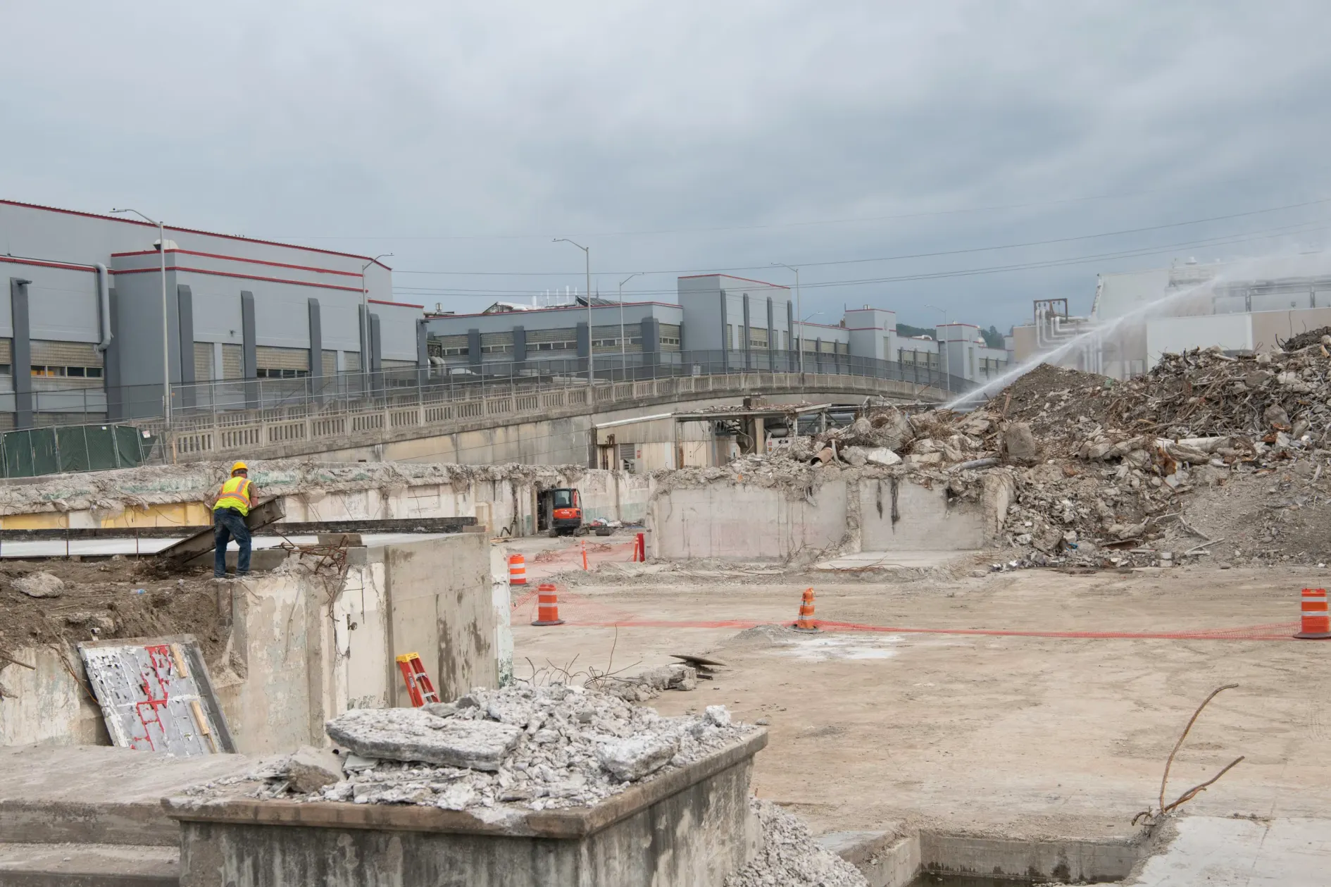6月，IBM位於恩迪科特製造園區的建築被拆除。（華爾街日報）