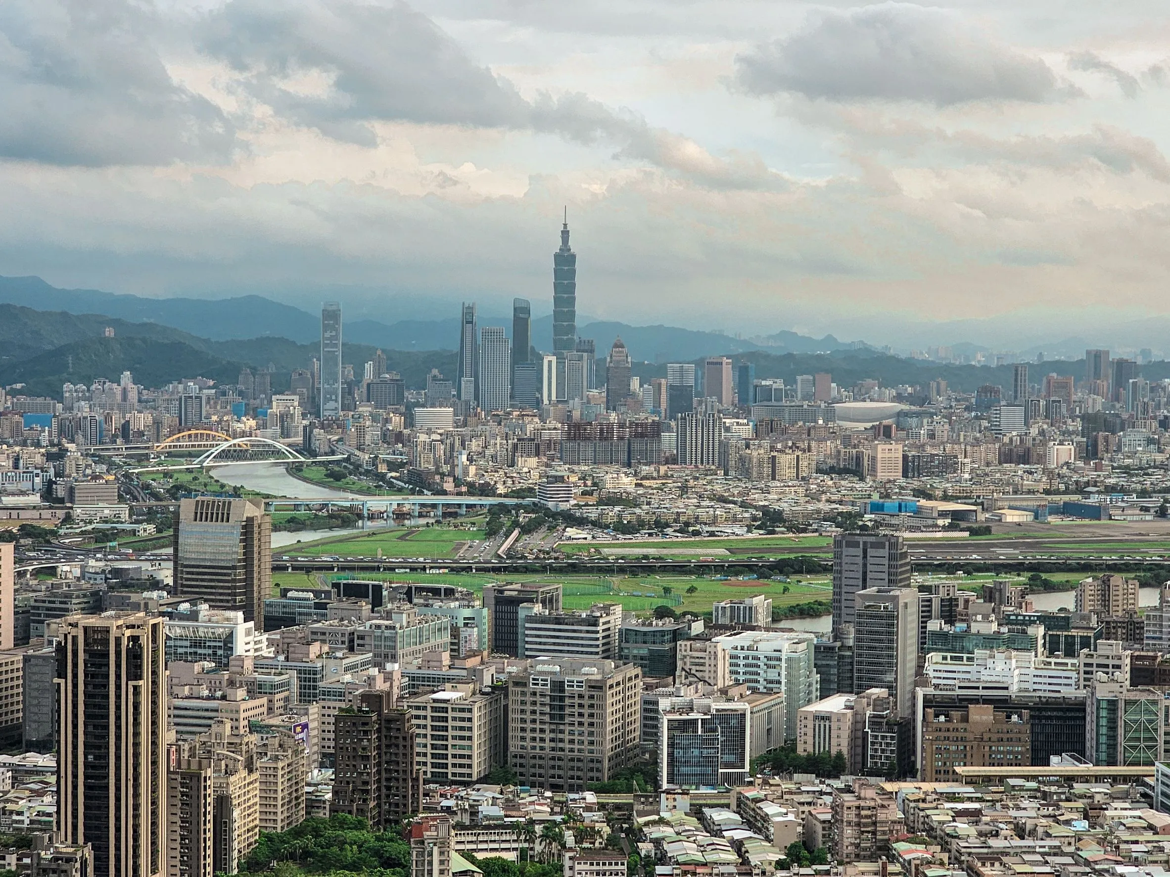 住宅,房市,房地產,公寓,大樓,,市景,台灣,街景,。（資料照／洪煜勛攝）