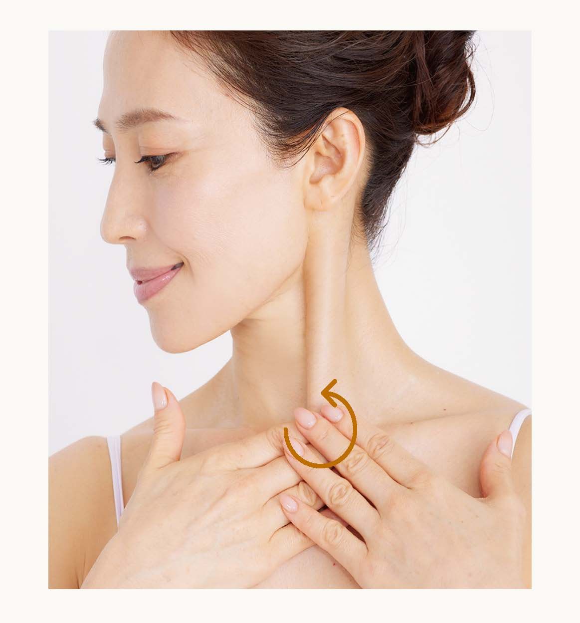 手指交疊，施加按壓的力道。（圖／大是文化提供）