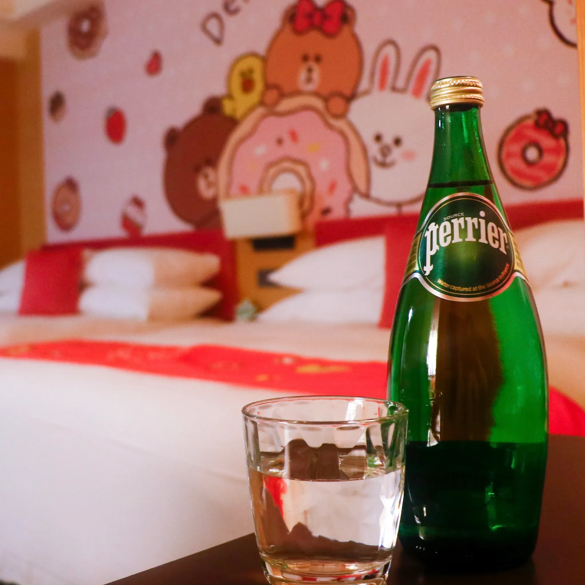 法國知名礦泉水品牌沛綠雅，如今面臨「天然礦泉水」保衛戰。（翻攝自官方粉專）