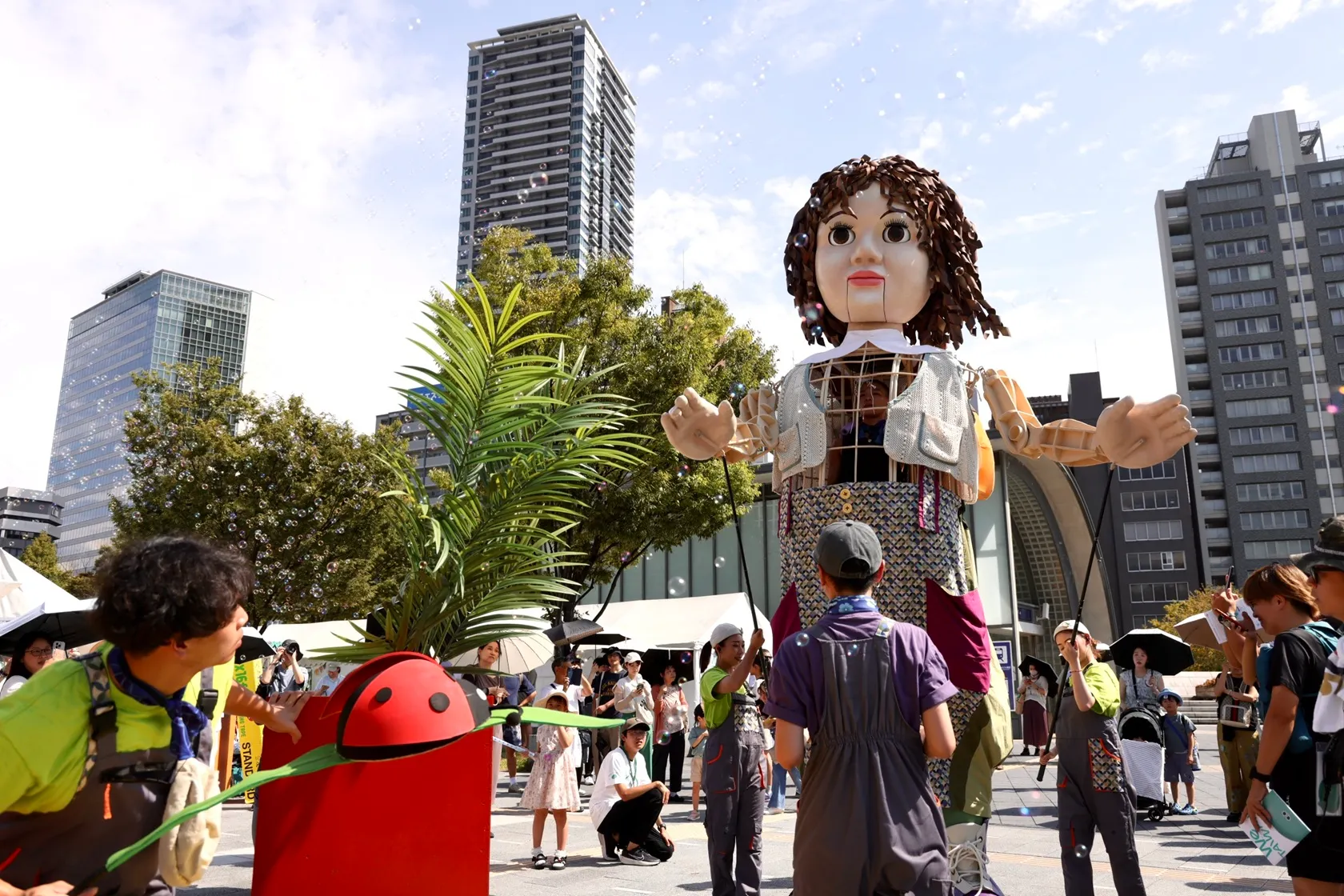 藝術報國《艾拉—相遇中之島》自上周首演，收獲日本及國際觀眾好評，如在演出中加入共舞，以及沖洗出拍攝的活動照寄送給團隊。