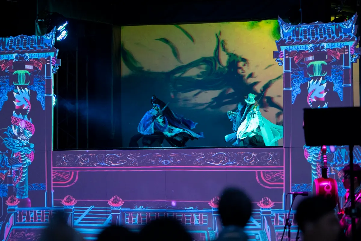 《伏魔英雄帖之再現白光劍》自昨日起連演3天，刀光劍影的武打場面、華麗磅礴的聲光特效，讓台下觀眾驚呼連連。