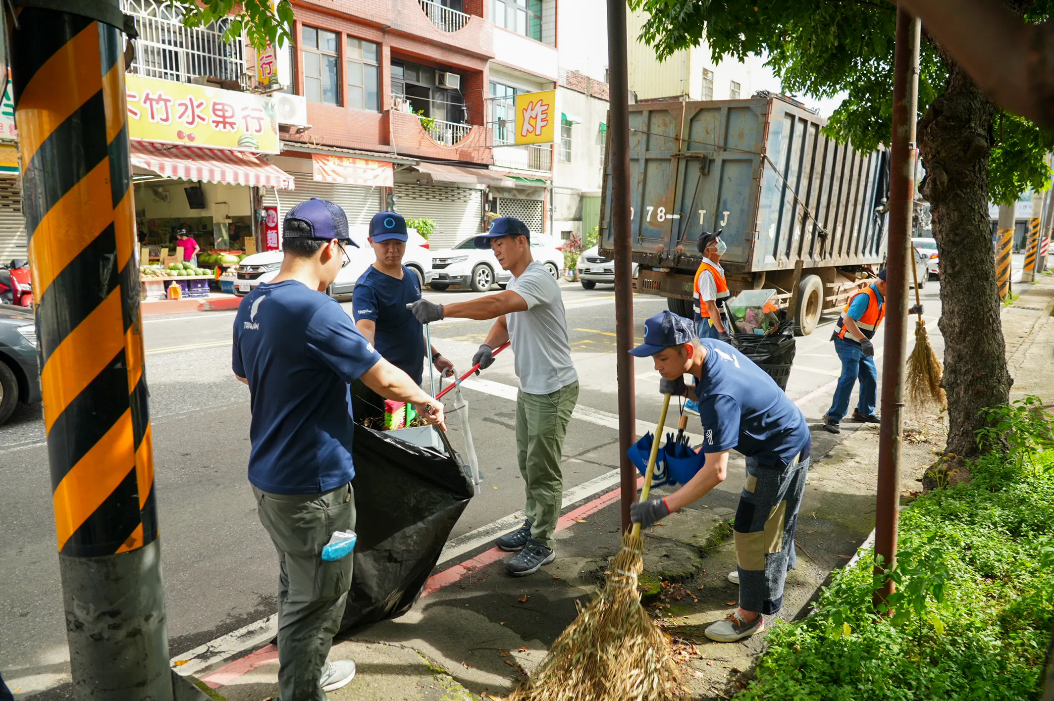 國際藥廠諾和諾德同仁們至桃園安家食物銀行，協助大竹里進行街道清掃，協力清理近90公斤的垃圾