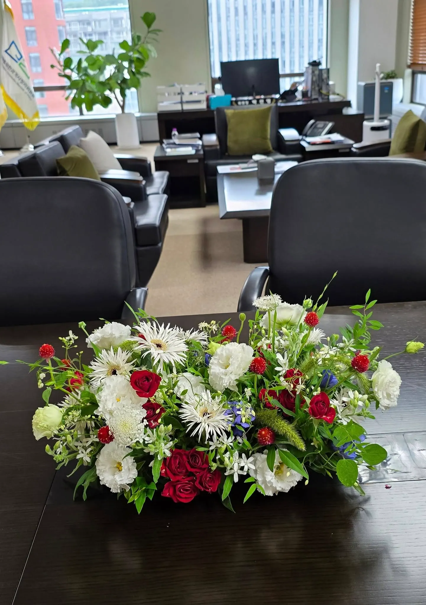 朴宣映怒言台灣取消會面讓事前準備的禮物及花藝全泡湯。（圖／翻攝自朴宣映FB）