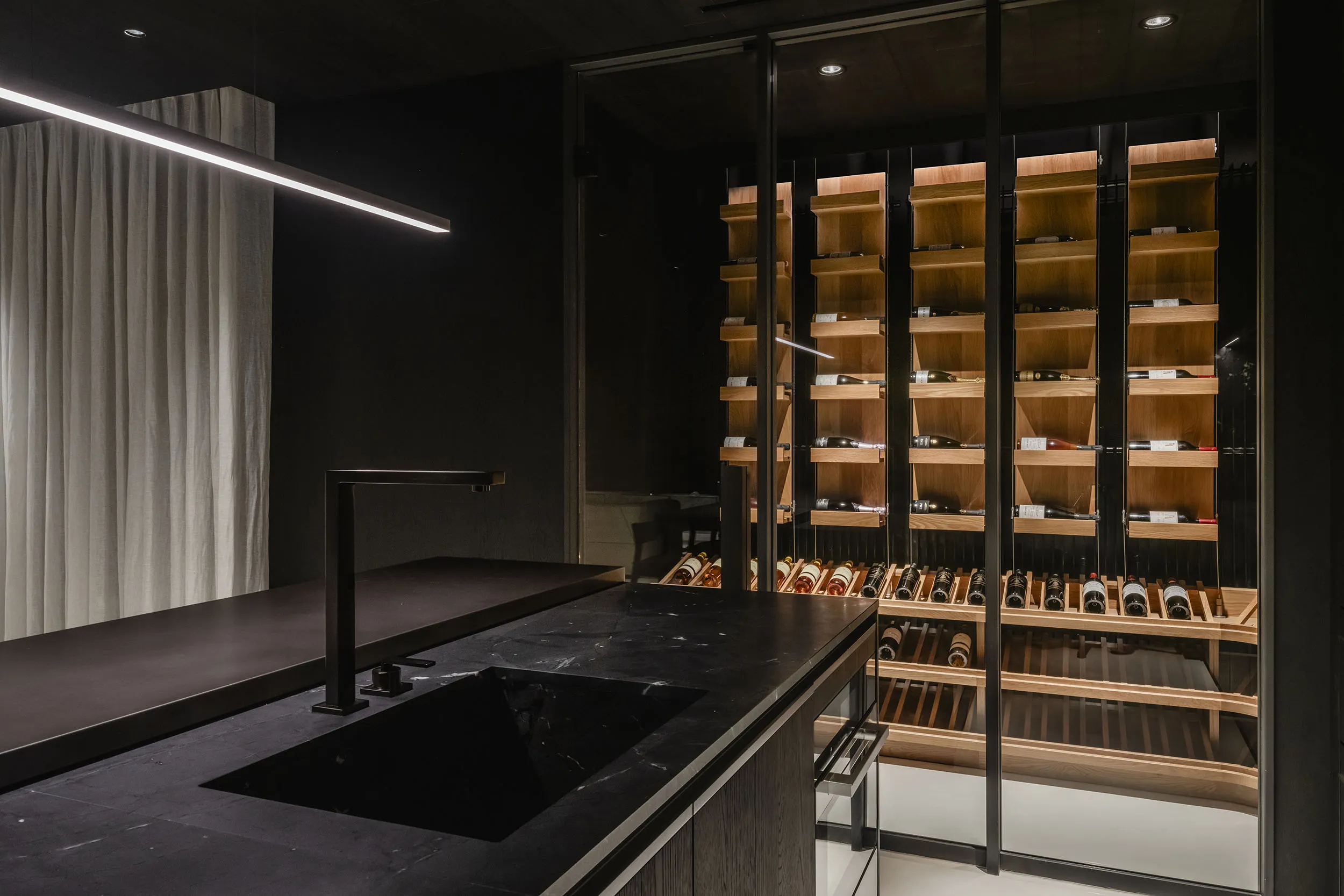 N°001 Minami Aoyama定位為頂級豪宅，酒窖是可說是一定要的，讓主人能彰顯生活風格與個人品味。（圖／Aston Martin）