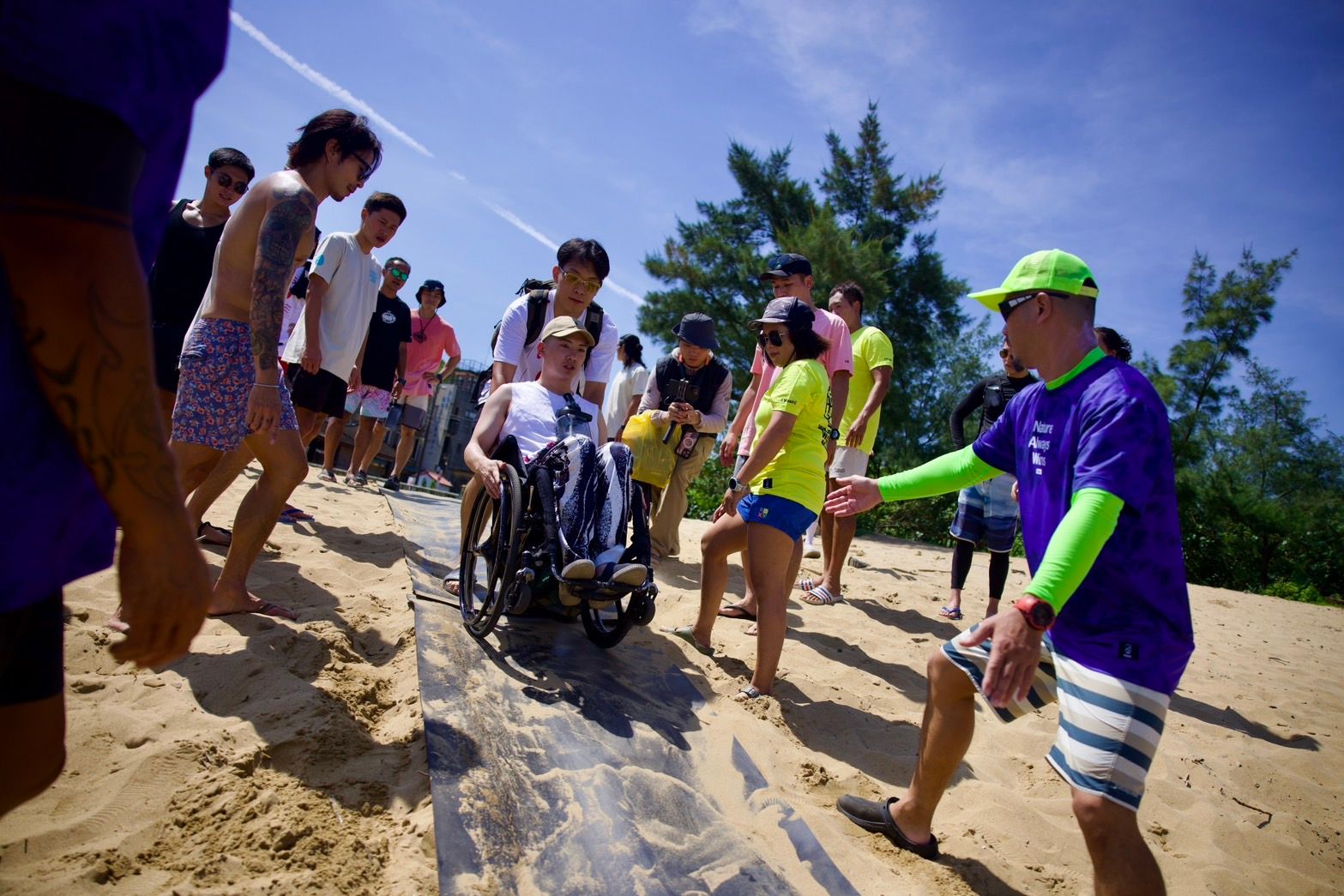 無障礙設施讓輪椅夥伴能更容易接觸沙灘、親近海洋。(圖/Vast提供)