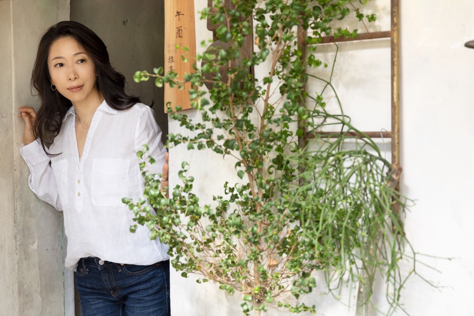 同時擁有作家、演員與牙醫三重身分的一青妙，近日接受《風傳媒》獨家專訪。（一青妙提供）