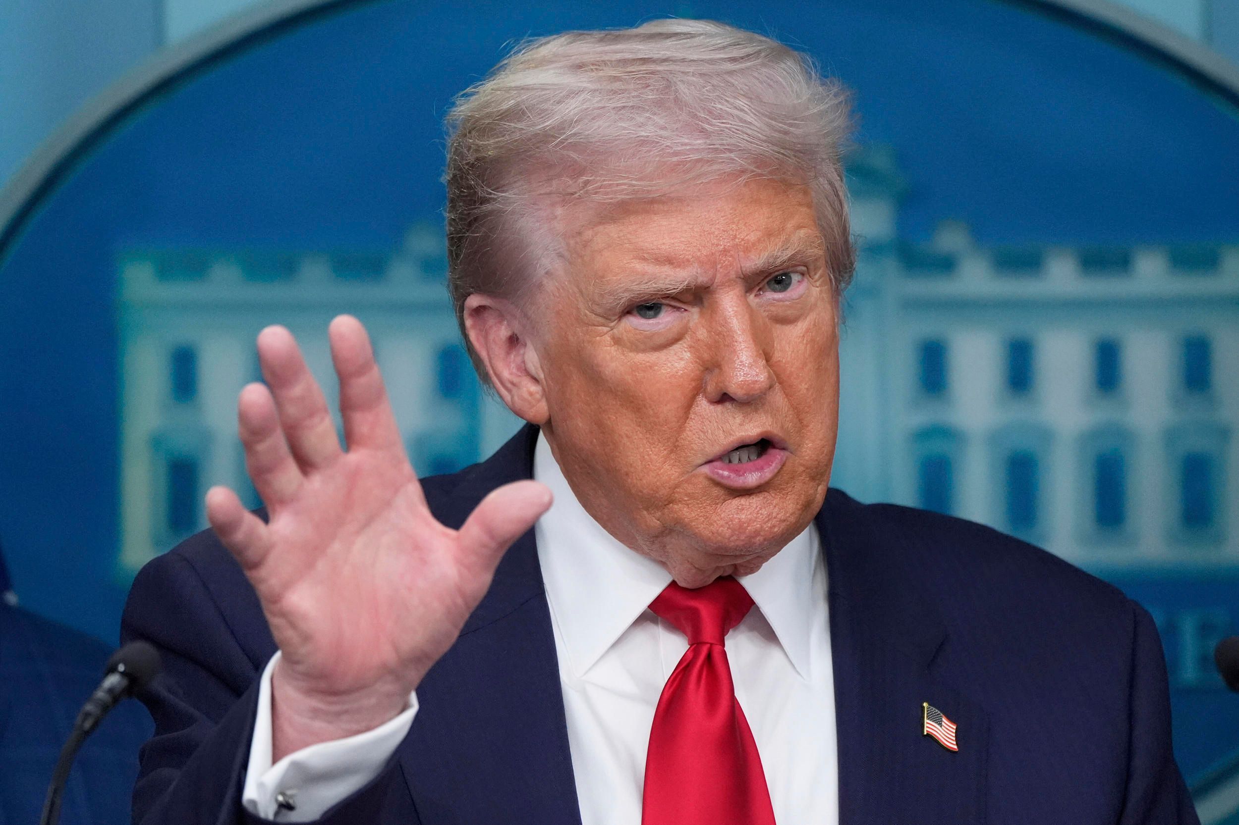 2025年8月11日，川普出席白宮記者會。（美聯社）