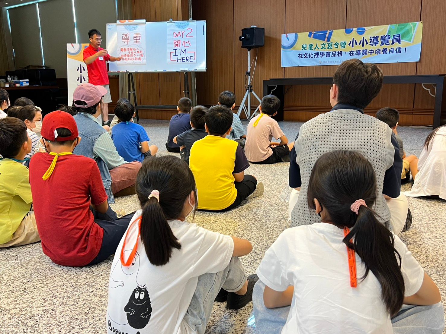 講師以多元互動方式引導學員學習品格(頂新和德文教基金會提供)