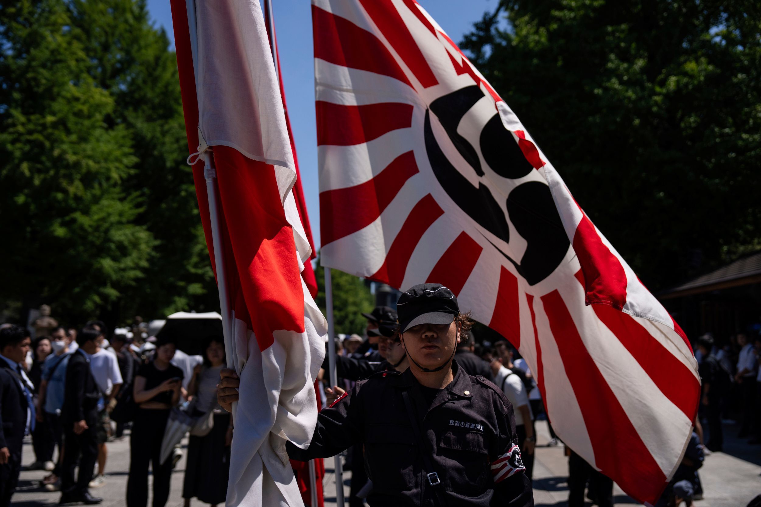 終戦80周年記念日当日、東京靖国神社に再び右翼団体が参拝。（美聯社）