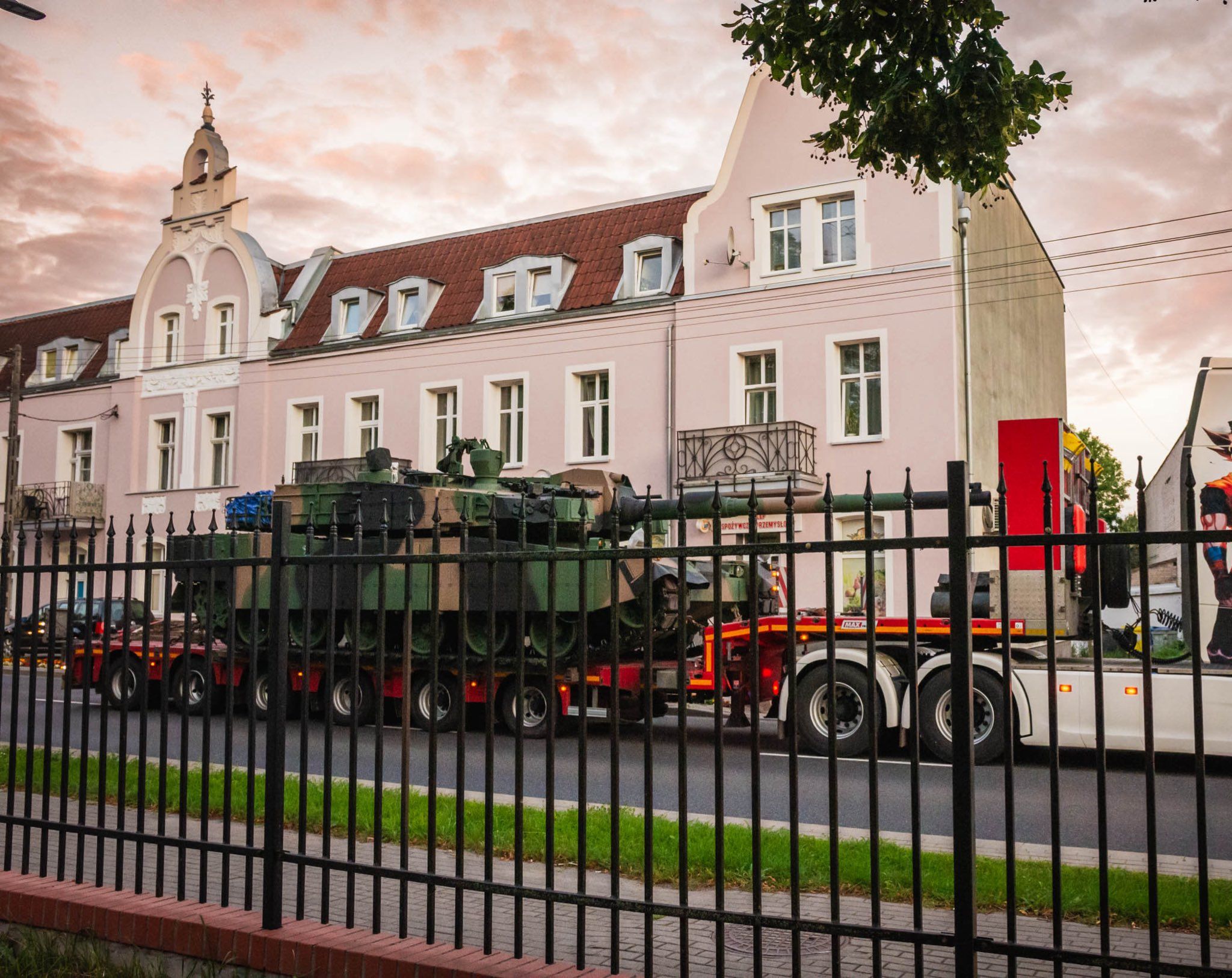 波蘭陸軍現役的南韓製K2「黑豹」戰車。（翻攝自波蘭國防部粉專）