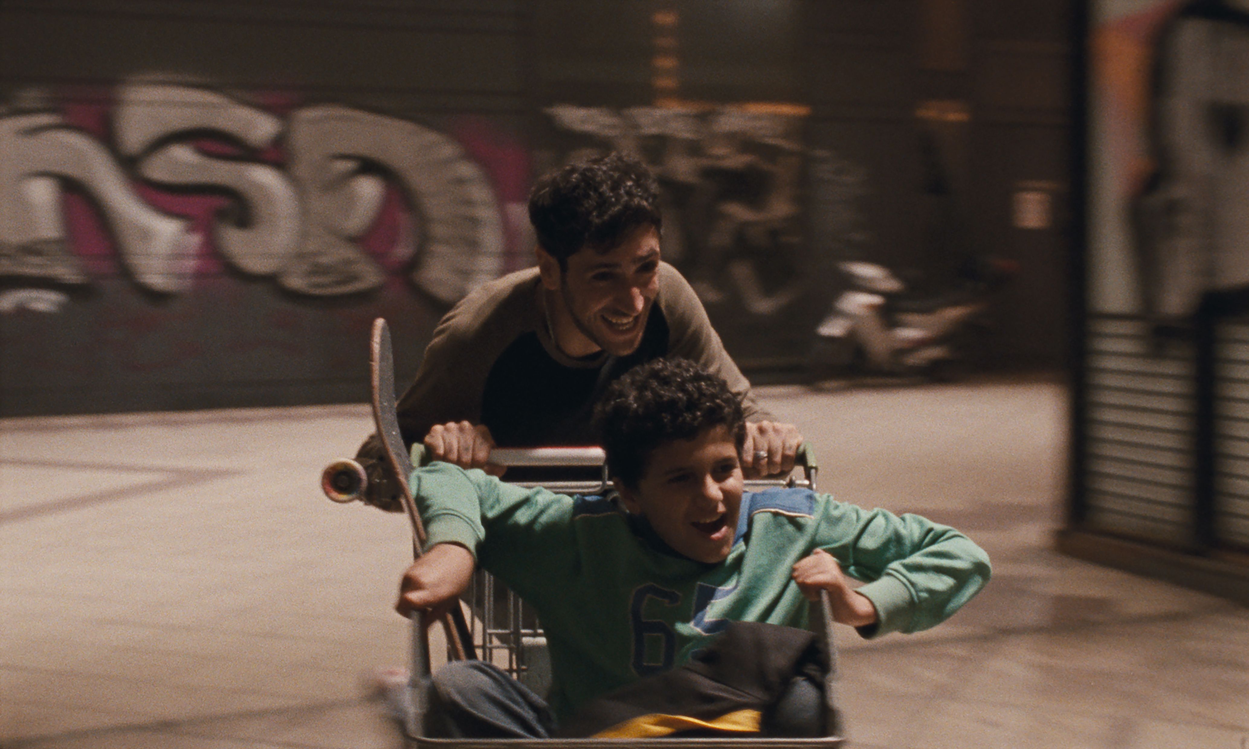 《邊境風暴》片中被人蛇集團丟包的小男孩，正是從加薩逃離出來。（佳映娛樂提供）