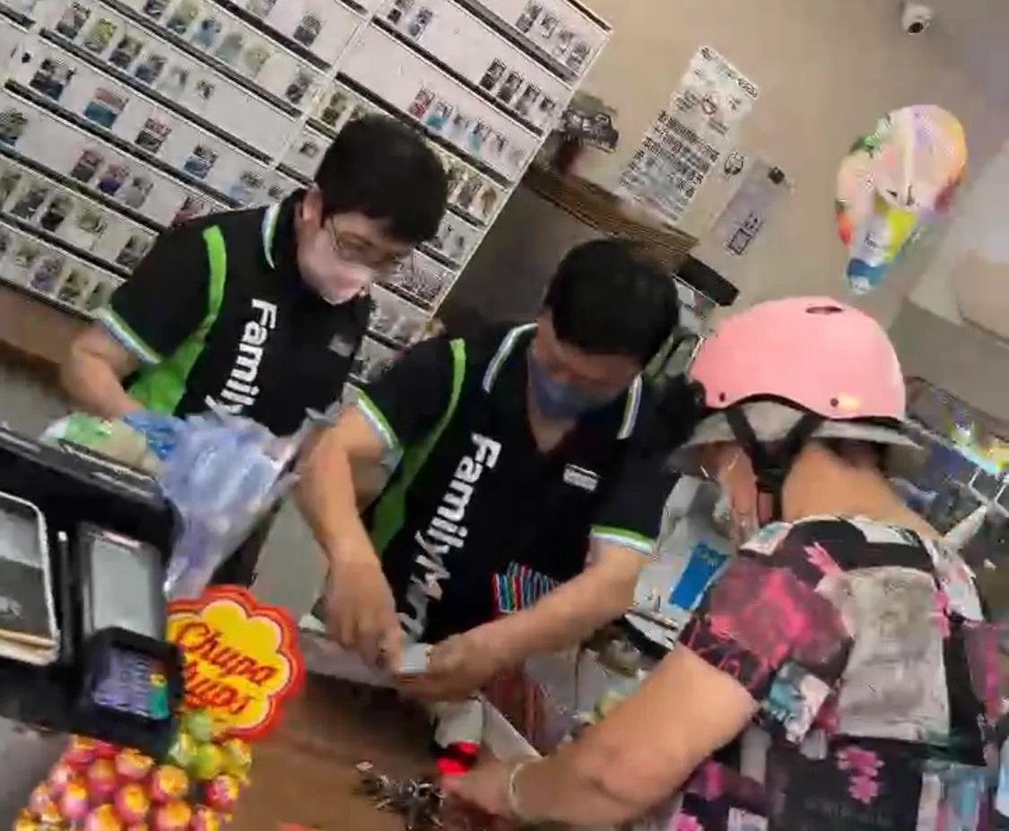 陳慧玲被目擊在超商打工。（圖／翻攝自Facebook／老高漫談臉書專頁）