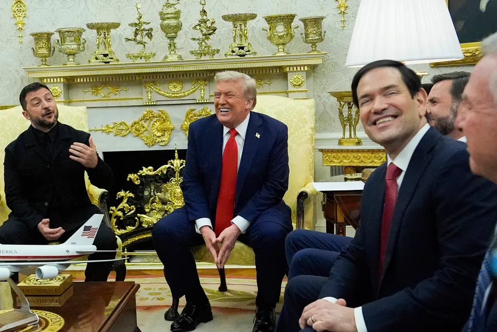 2025年8月18日。アメリカ大統領のトランプ氏（Donald Trump）はワシントンのホワイトハウスでウクライナ大統領のゼレンスキー氏（Volodymyr Zelensky）と会談した。（AP）