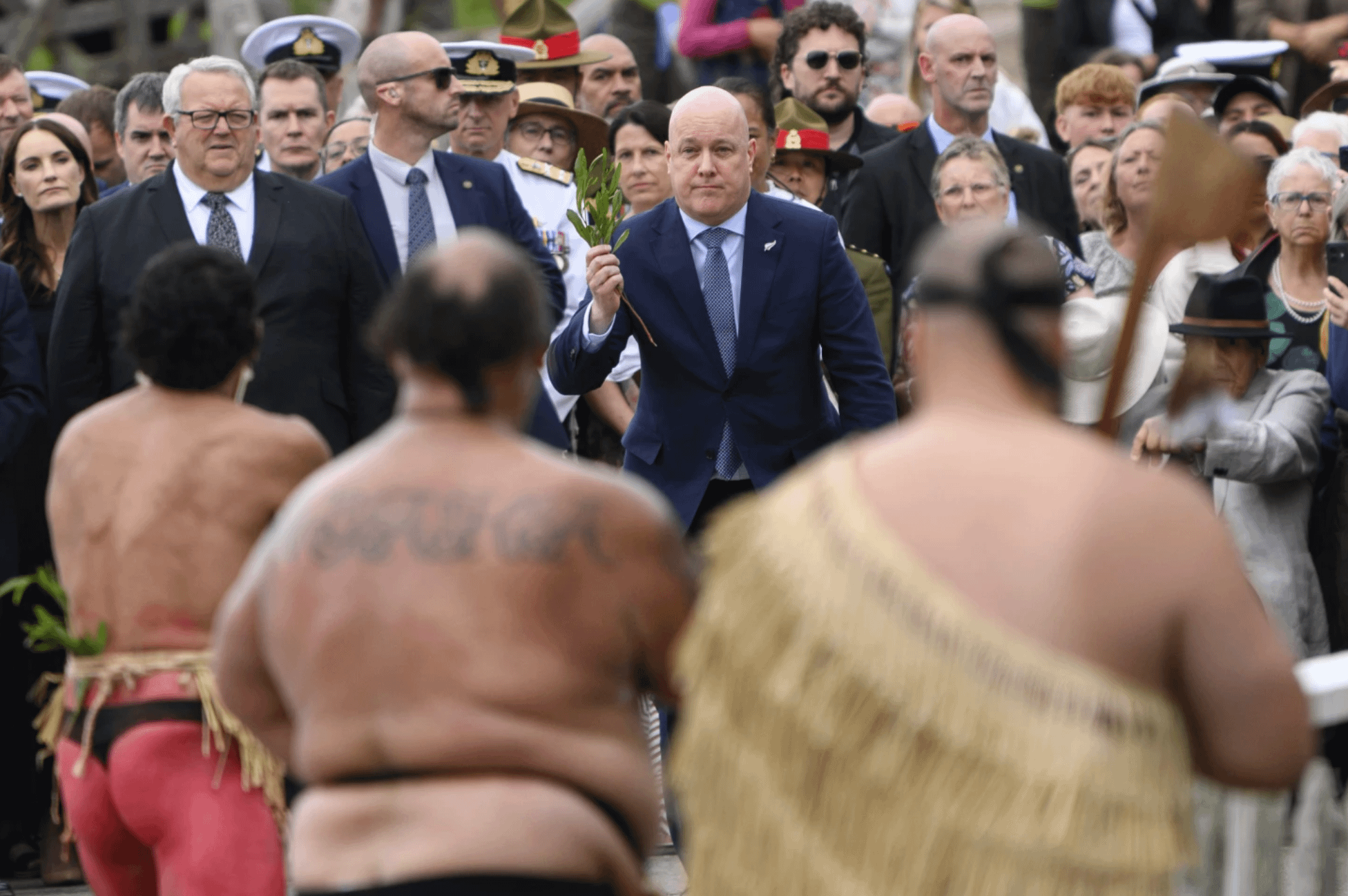 2025年2月6日，紐西蘭總理盧克森（Christopher Luxon）出席《懷唐伊條約》紀念儀式。（美聯社）