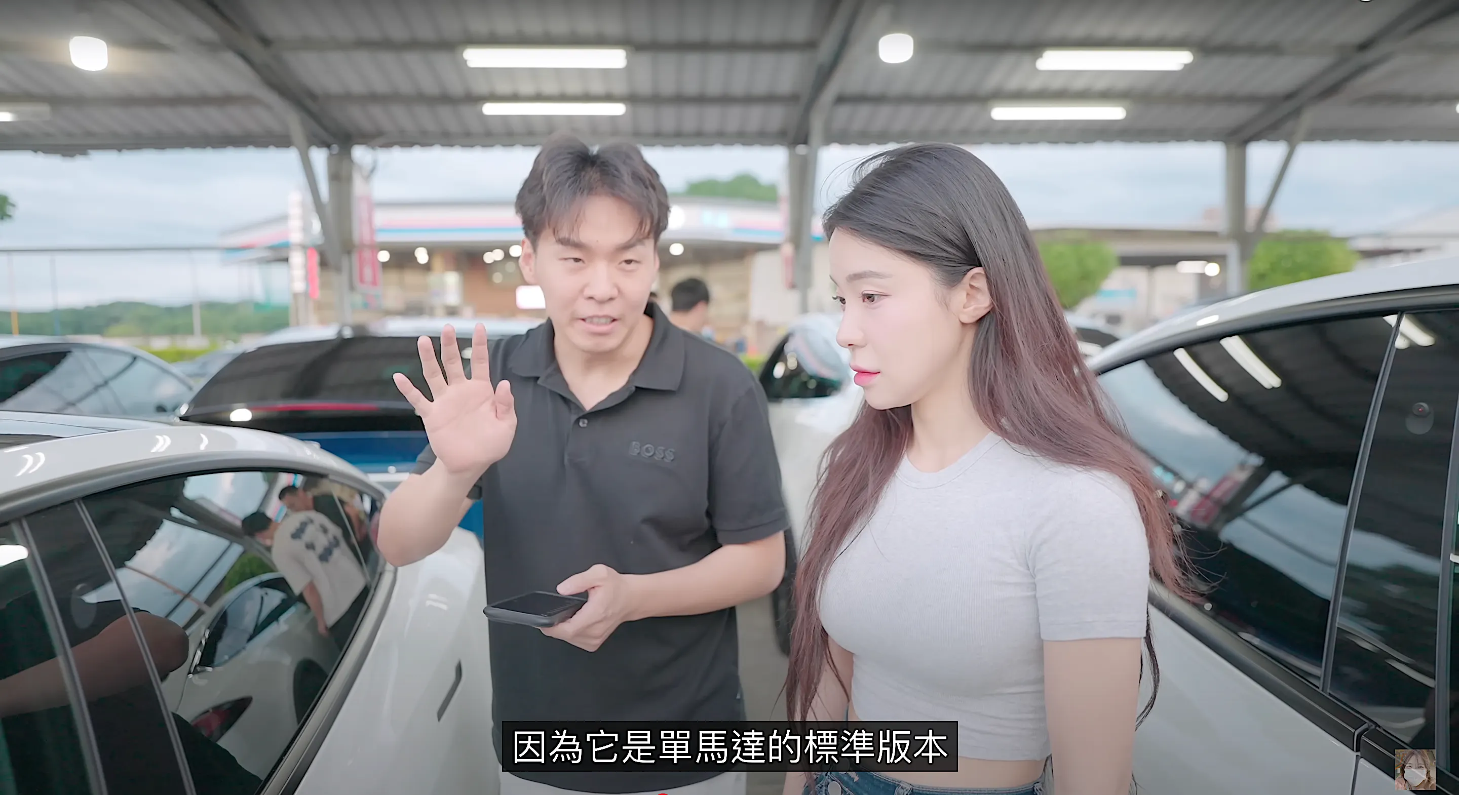 因為這輛 Tesla Model 3 為單馬達後驅版本，2021年出廠至今已過保，因此售價也較為便宜。(圖/ YT 이다혜 李多慧 )