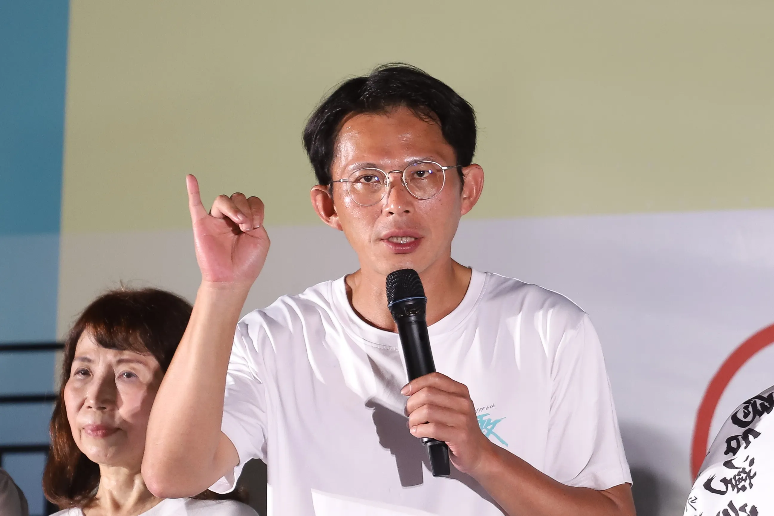 726第一波罷免民眾黨傾力相挺國民黨，這次國民黨對民眾黨提的核三公投幫助有限，傳有部分白營人士抱怨，民眾黨主席黃國昌（見圖）被國民黨的表面功夫呼嚨了。（陳品佑攝）