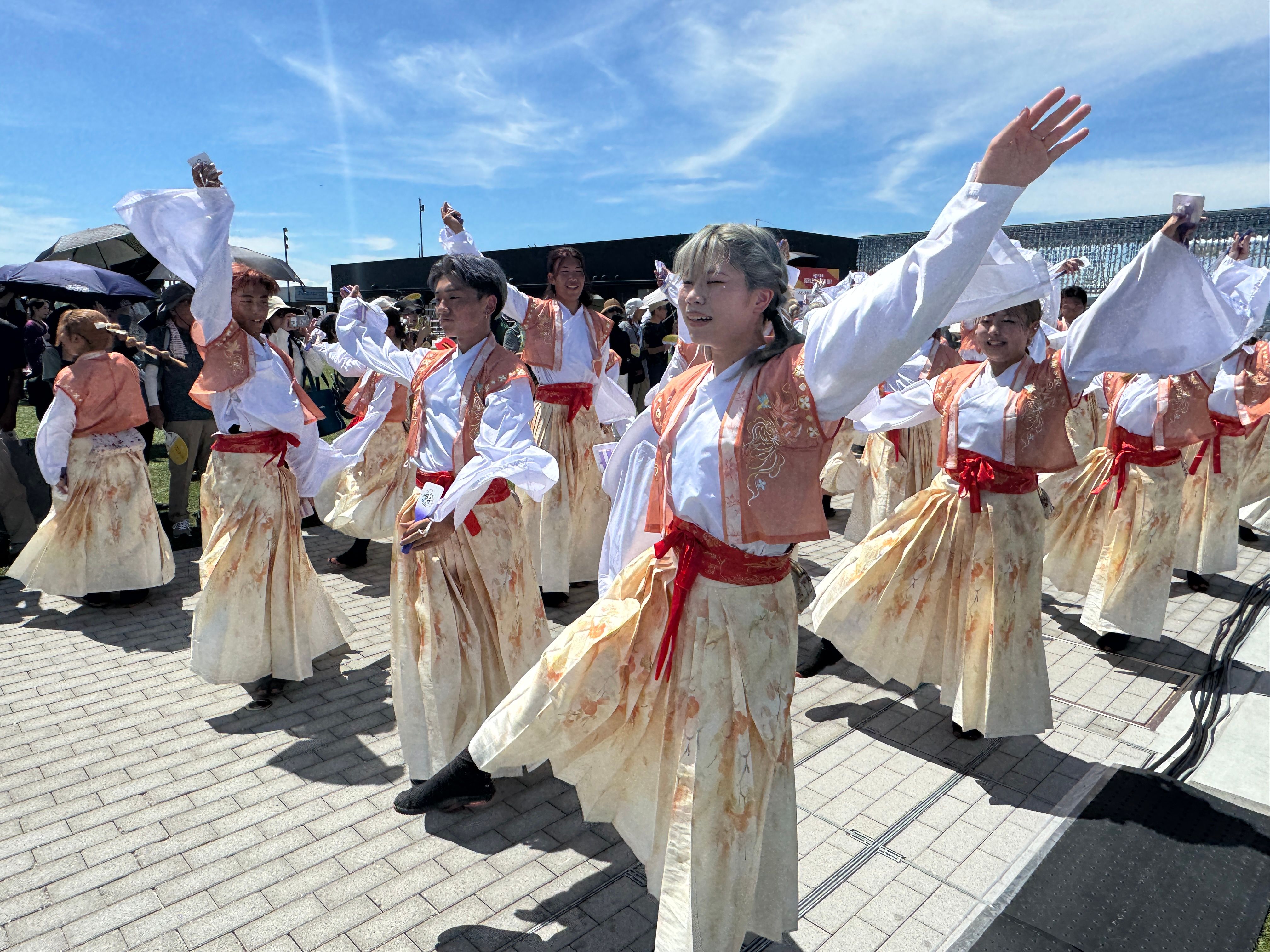 大阪・関西万博会場のEXPOアリーナ「Matsuri」で8月22日、「WORLD YOSAKOI DAY」が開幕した。黃信維
