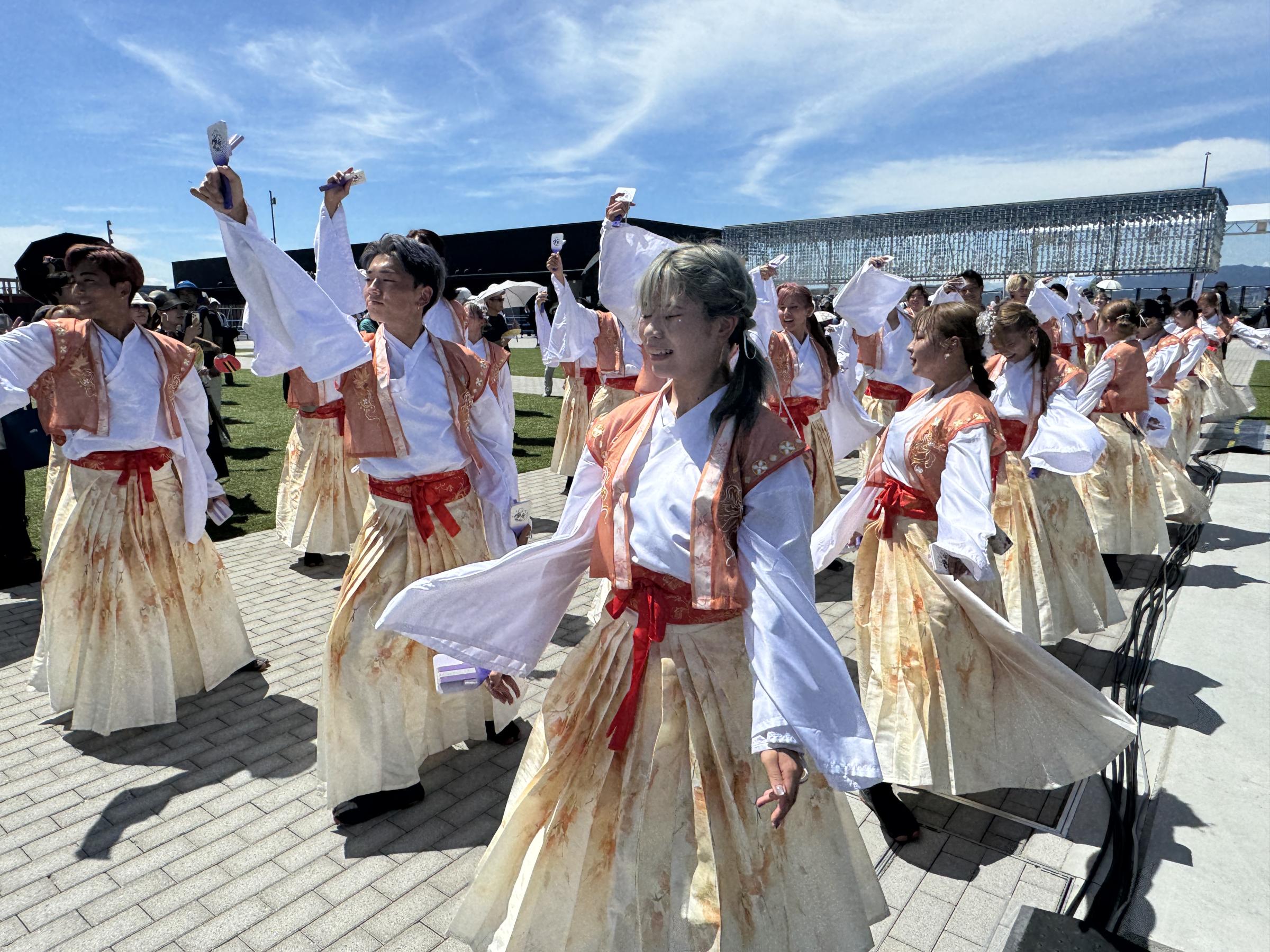 高知大学や高知県立大学の学生を中心とするサークル「旅鯨人」は、新作『25 錦音』を会場の二つのステージで計3回披露し、若さあふれる熱演で観客を魅了した。黃信維