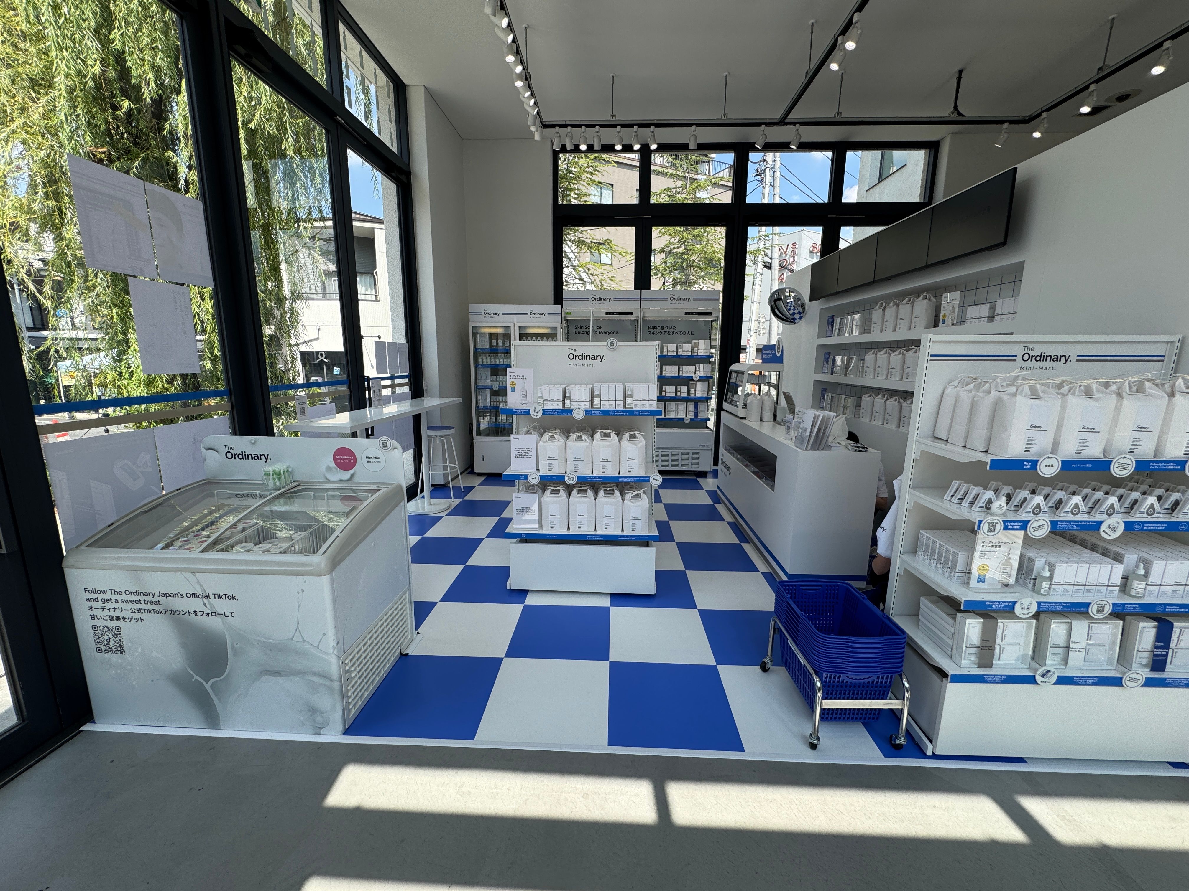 「The Ordinary」が下北沢でコンビニ風ポップアップを8月31日まで開催中。黃信維
