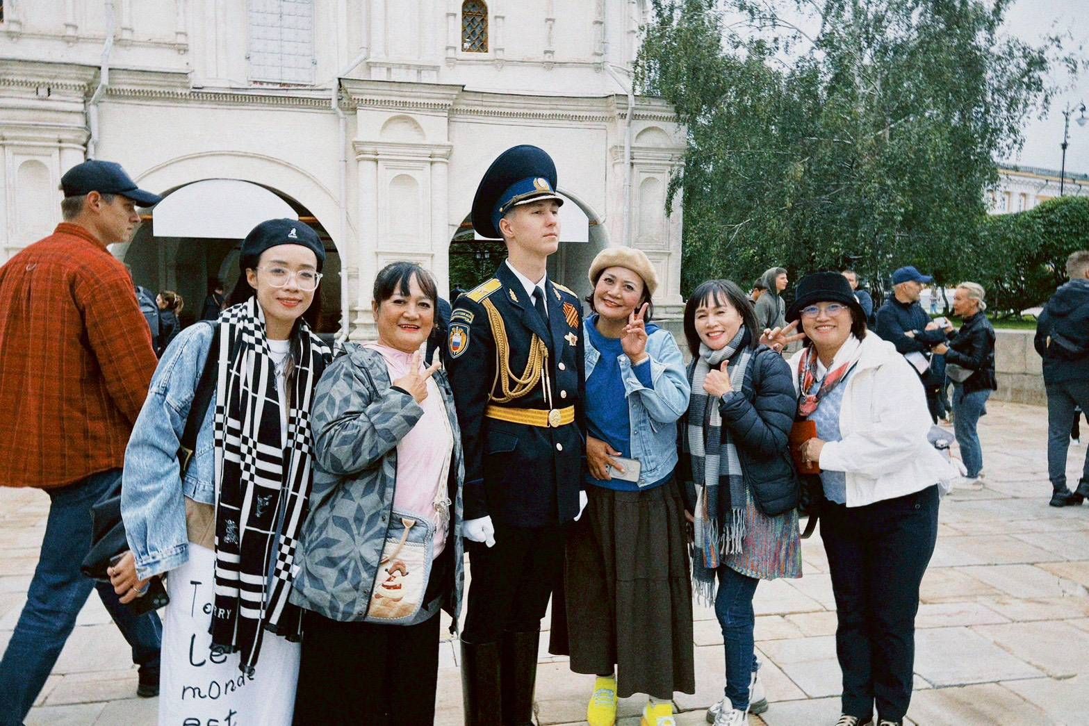 台灣原住民阿美族在莫斯科紅場參訪東正教的聖瓦西里主教座堂。（楊孟哲提供）