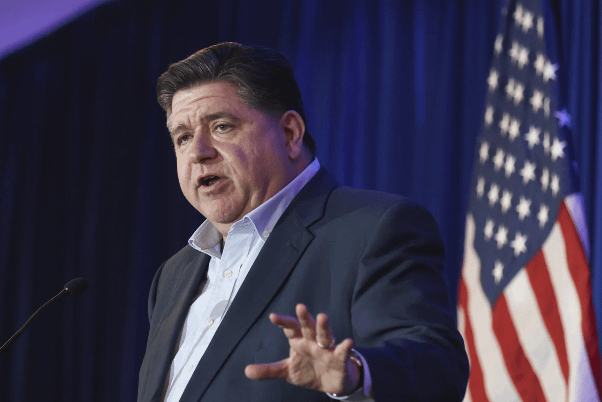 伊利諾州長普里茨克（J.B. Pritzker）。（美聯社）